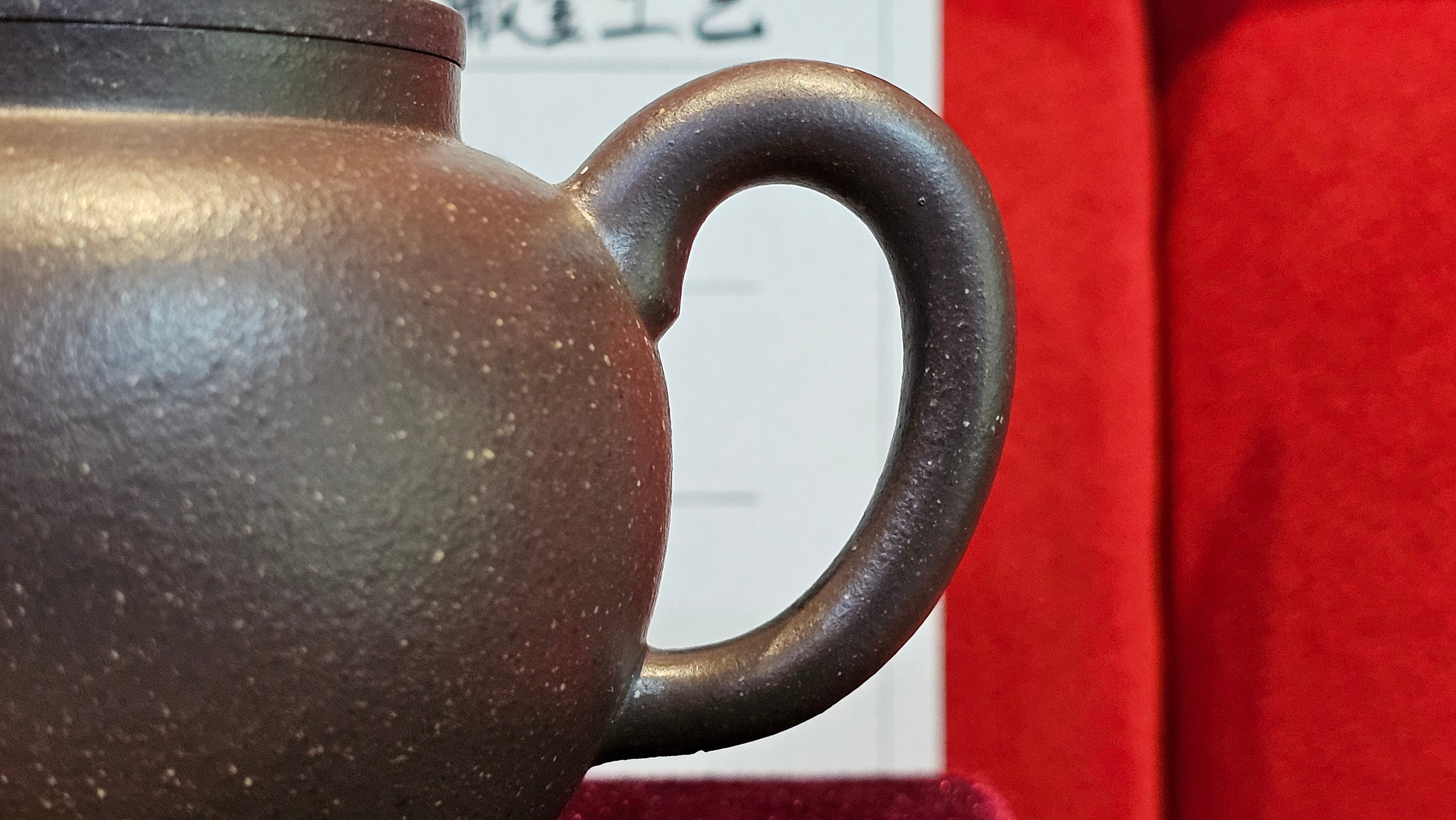 《聚富平盖莲子》"Ju Fu ~Gathering of Wealth~ Ping Gai Lian Zi"!, 描金与撒金工艺 Dual Gold Appliqué, 233.3ml, Qing Hui Duan Ni 青灰段泥 ~ by L3A Consummate Master Artist Li Yan Ru 李艳如 ~!Congratulations to Mr R.L.! 0857hrs 16th Sept 2025, Flintridge! CA.