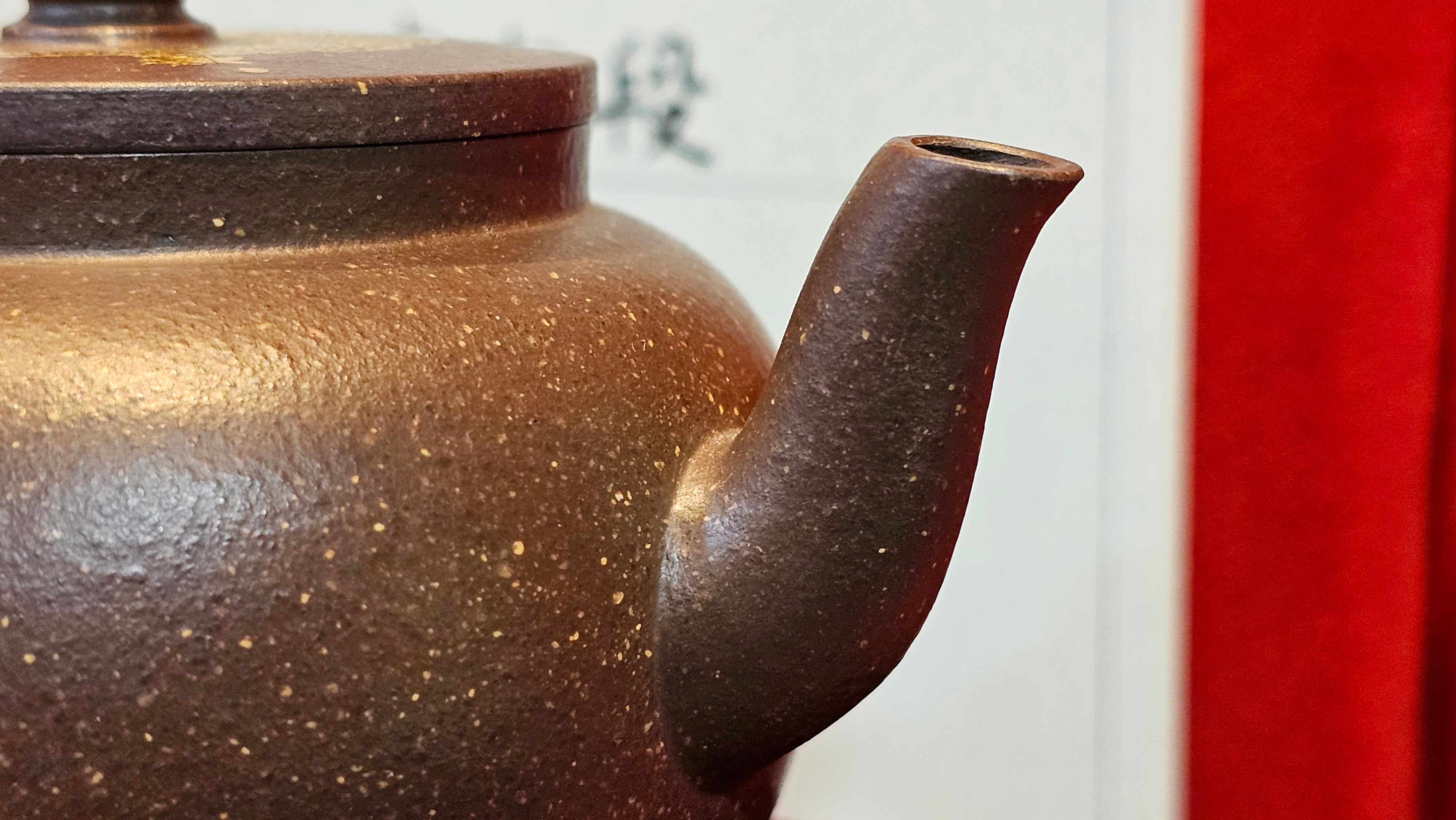 《聚富平盖莲子》"Ju Fu ~Gathering of Wealth~ Ping Gai Lian Zi"!, 描金与撒金工艺 Dual Gold Appliqué, 233.3ml, Qing Hui Duan Ni 青灰段泥 ~ by L3A Consummate Master Artist Li Yan Ru 李艳如 ~!Congratulations to Mr R.L.! 0857hrs 16th Sept 2025, Flintridge! CA.