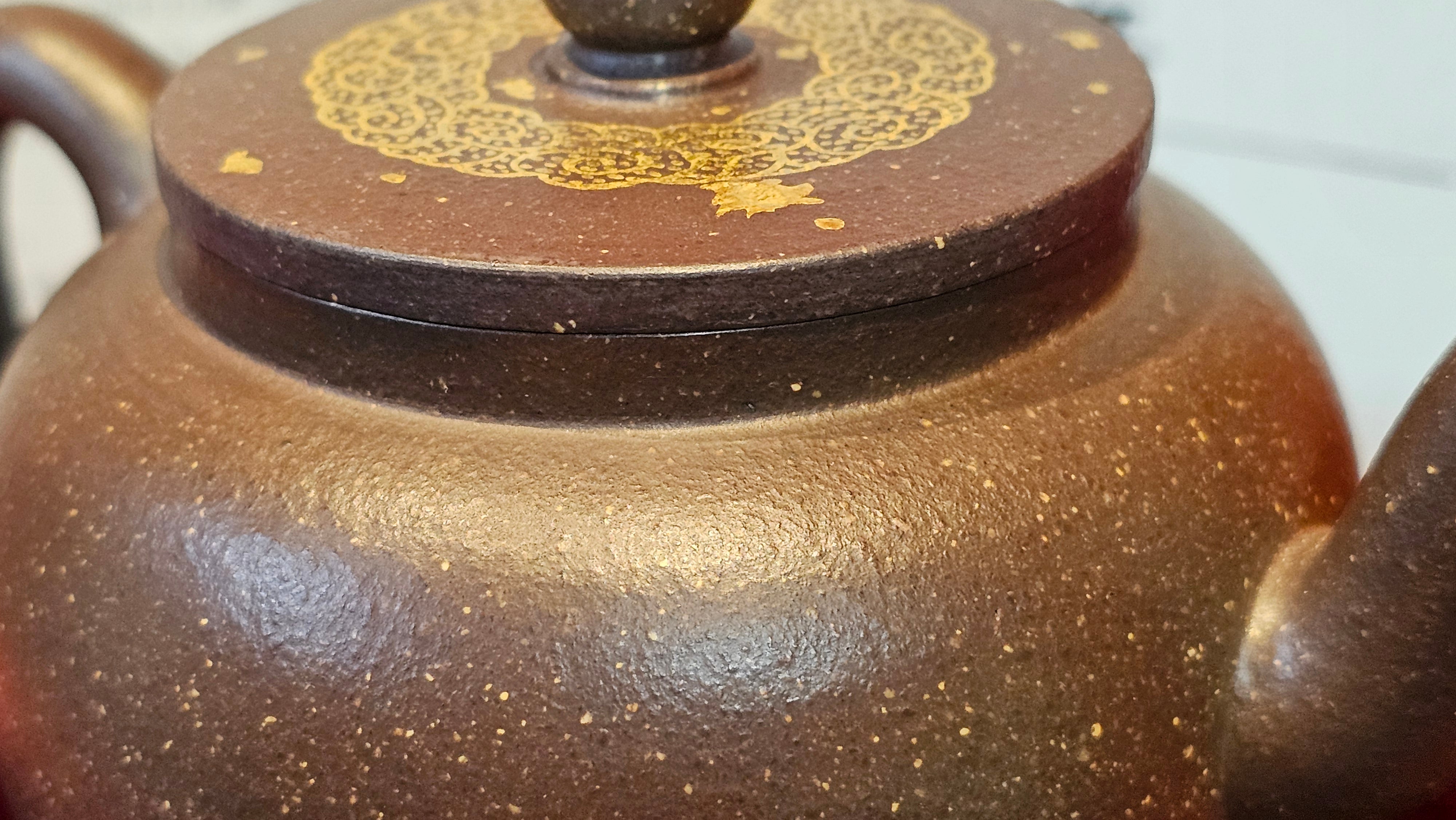 《聚富平盖莲子》"Ju Fu ~Gathering of Wealth~ Ping Gai Lian Zi"!, 描金与撒金工艺 Dual Gold Appliqué, 233.3ml, Qing Hui Duan Ni 青灰段泥 ~ by L3A Consummate Master Artist Li Yan Ru 李艳如 ~!Congratulations to Mr R.L.! 0857hrs 16th Sept 2025, Flintridge! CA.