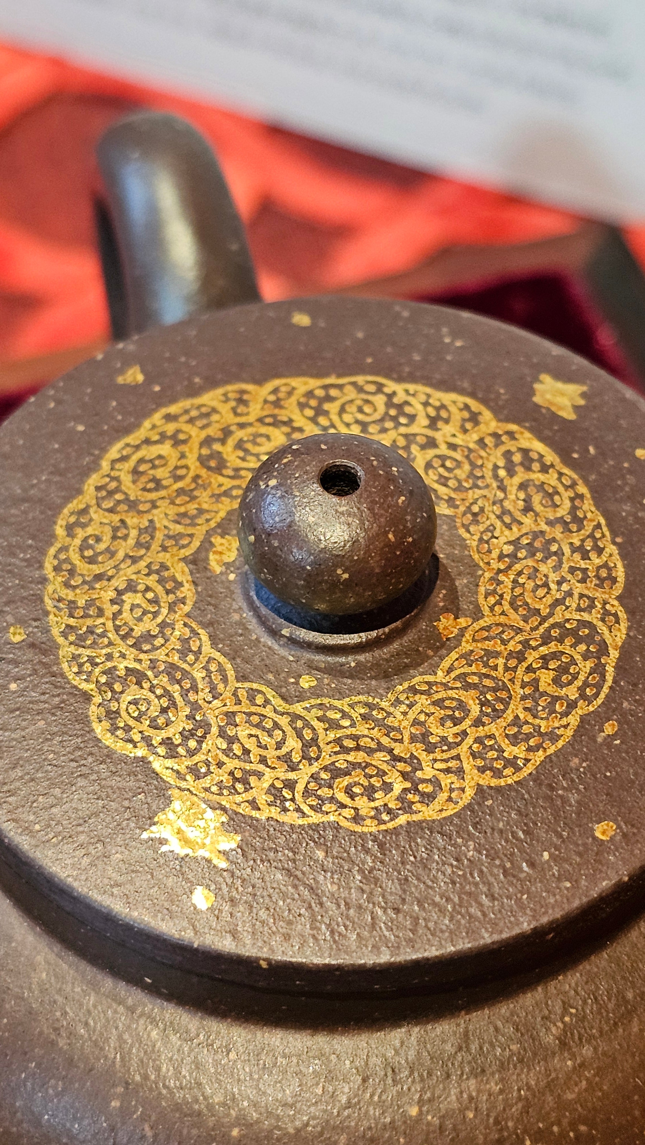 《聚富平盖莲子》"Ju Fu ~Gathering of Wealth~ Ping Gai Lian Zi"!, 描金与撒金工艺 Dual Gold Appliqué, 233.3ml, Qing Hui Duan Ni 青灰段泥 ~ by L3A Consummate Master Artist Li Yan Ru 李艳如 ~!Congratulations to Mr R.L.! 0857hrs 16th Sept 2025, Flintridge! CA.