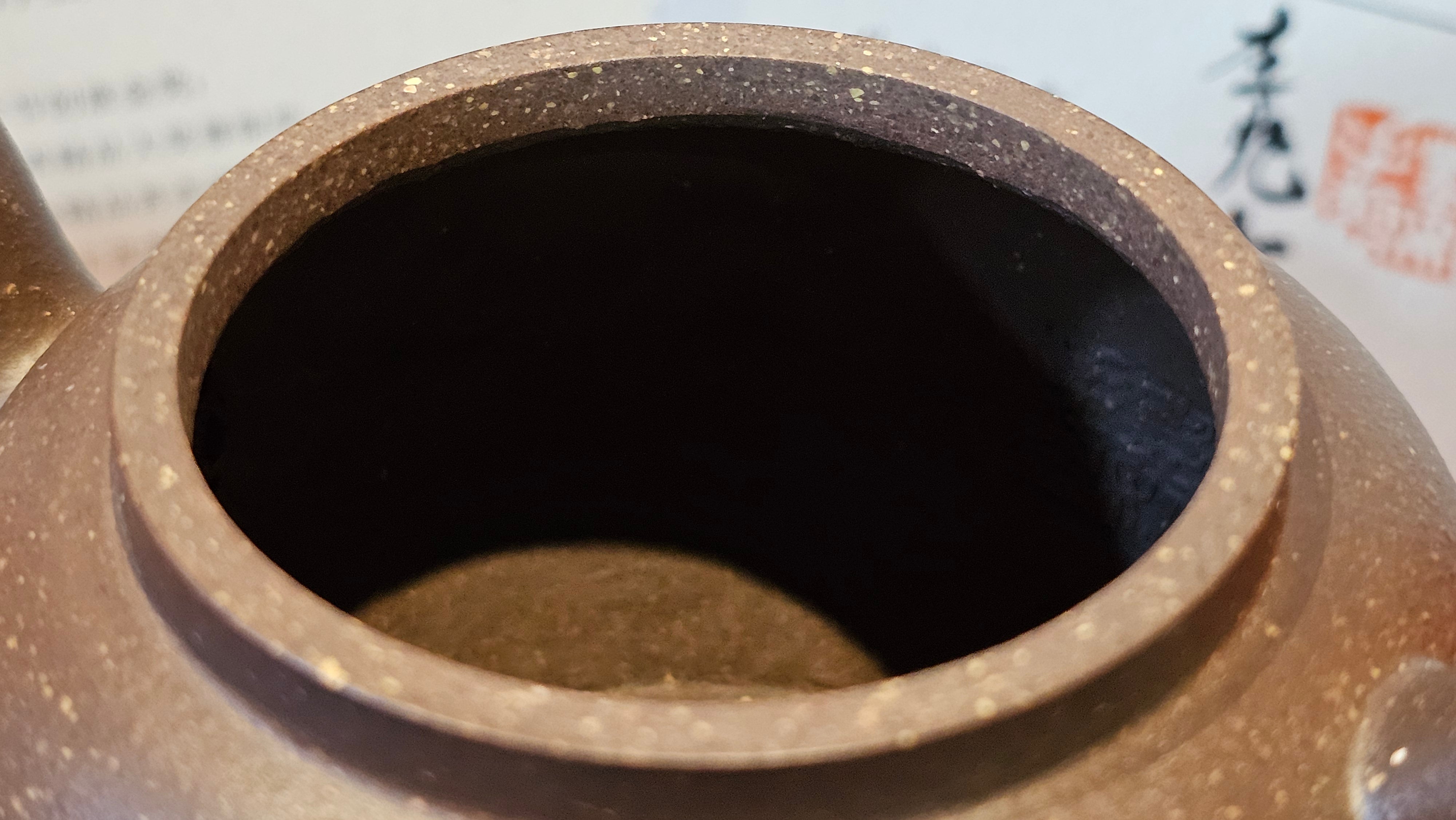 《聚富平盖莲子》"Ju Fu ~Gathering of Wealth~ Ping Gai Lian Zi"!, 描金与撒金工艺 Dual Gold Appliqué, 233.3ml, Qing Hui Duan Ni 青灰段泥 ~ by L3A Consummate Master Artist Li Yan Ru 李艳如 ~!Congratulations to Mr R.L.! 0857hrs 16th Sept 2025, Flintridge! CA.