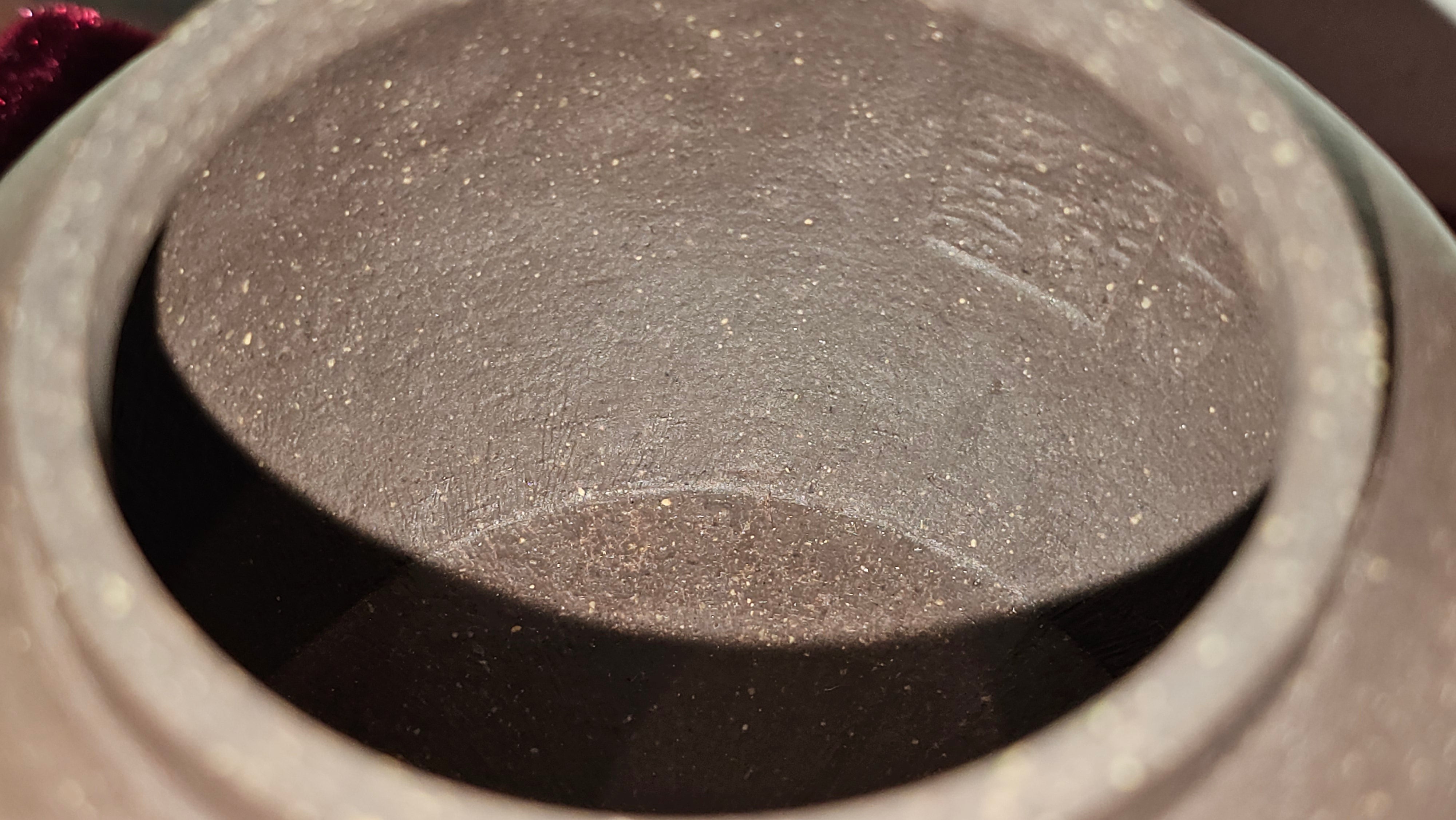 《聚富平盖莲子》"Ju Fu ~Gathering of Wealth~ Ping Gai Lian Zi"!, 描金与撒金工艺 Dual Gold Appliqué, 233.3ml, Qing Hui Duan Ni 青灰段泥 ~ by L3A Consummate Master Artist Li Yan Ru 李艳如 ~!Congratulations to Mr R.L.! 0857hrs 16th Sept 2025, Flintridge! CA.