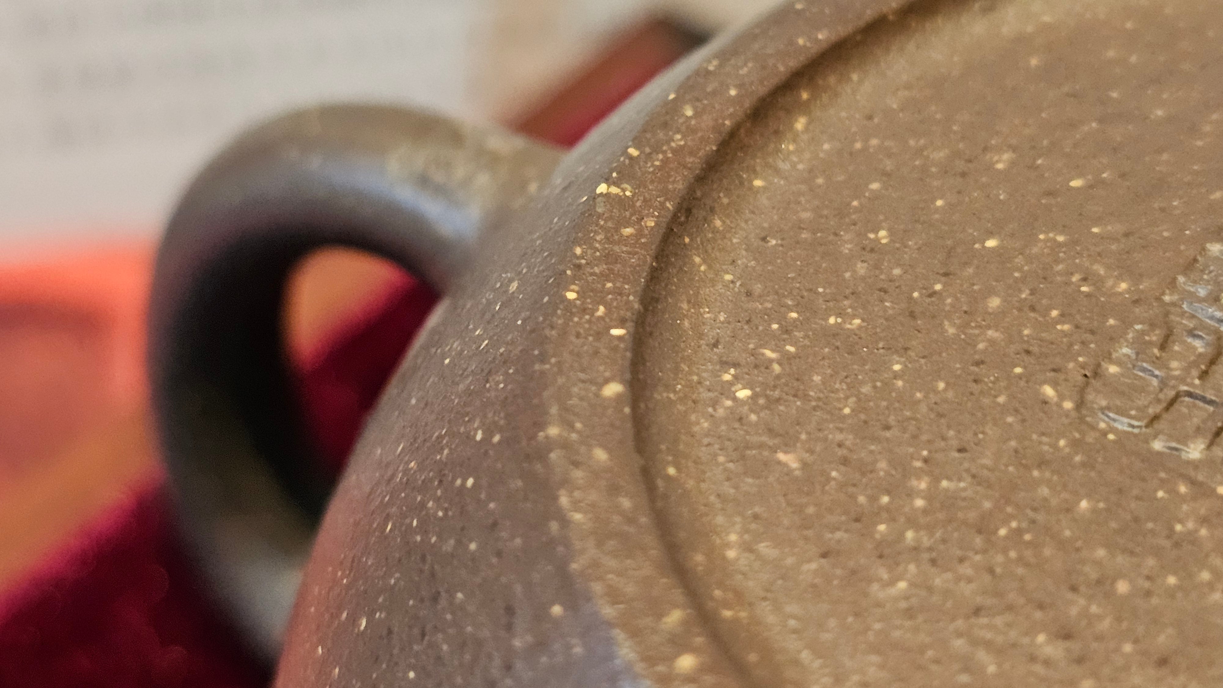 《聚富平盖莲子》"Ju Fu ~Gathering of Wealth~ Ping Gai Lian Zi"!, 描金与撒金工艺 Dual Gold Appliqué, 233.3ml, Qing Hui Duan Ni 青灰段泥 ~ by L3A Consummate Master Artist Li Yan Ru 李艳如 ~!Congratulations to Mr R.L.! 0857hrs 16th Sept 2025, Flintridge! CA.