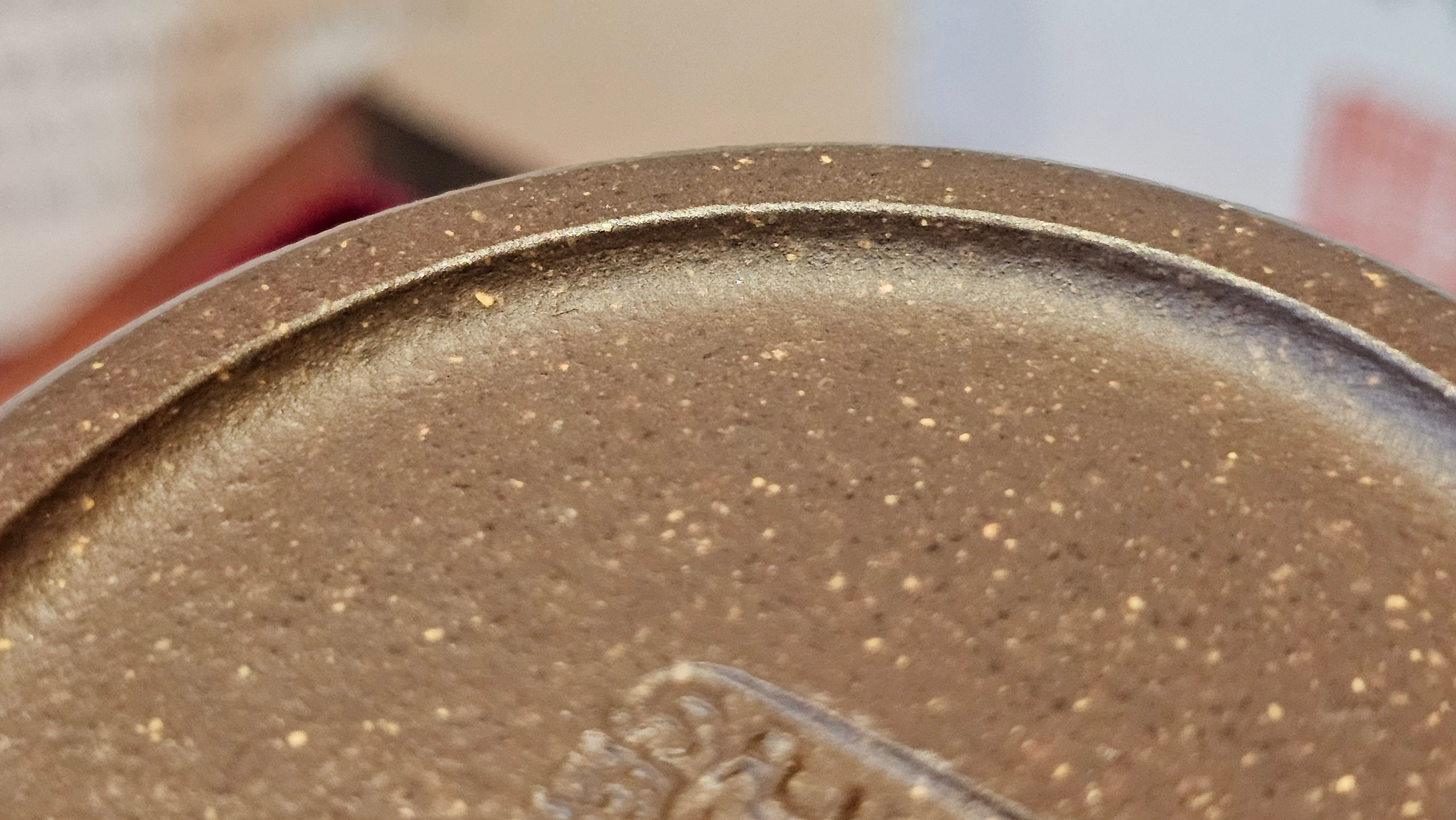 《聚富平盖莲子》"Ju Fu ~Gathering of Wealth~ Ping Gai Lian Zi"!, 描金与撒金工艺 Dual Gold Appliqué, 233.3ml, Qing Hui Duan Ni 青灰段泥 ~ by L3A Consummate Master Artist Li Yan Ru 李艳如 ~!Congratulations to Mr R.L.! 0857hrs 16th Sept 2025, Flintridge! CA.