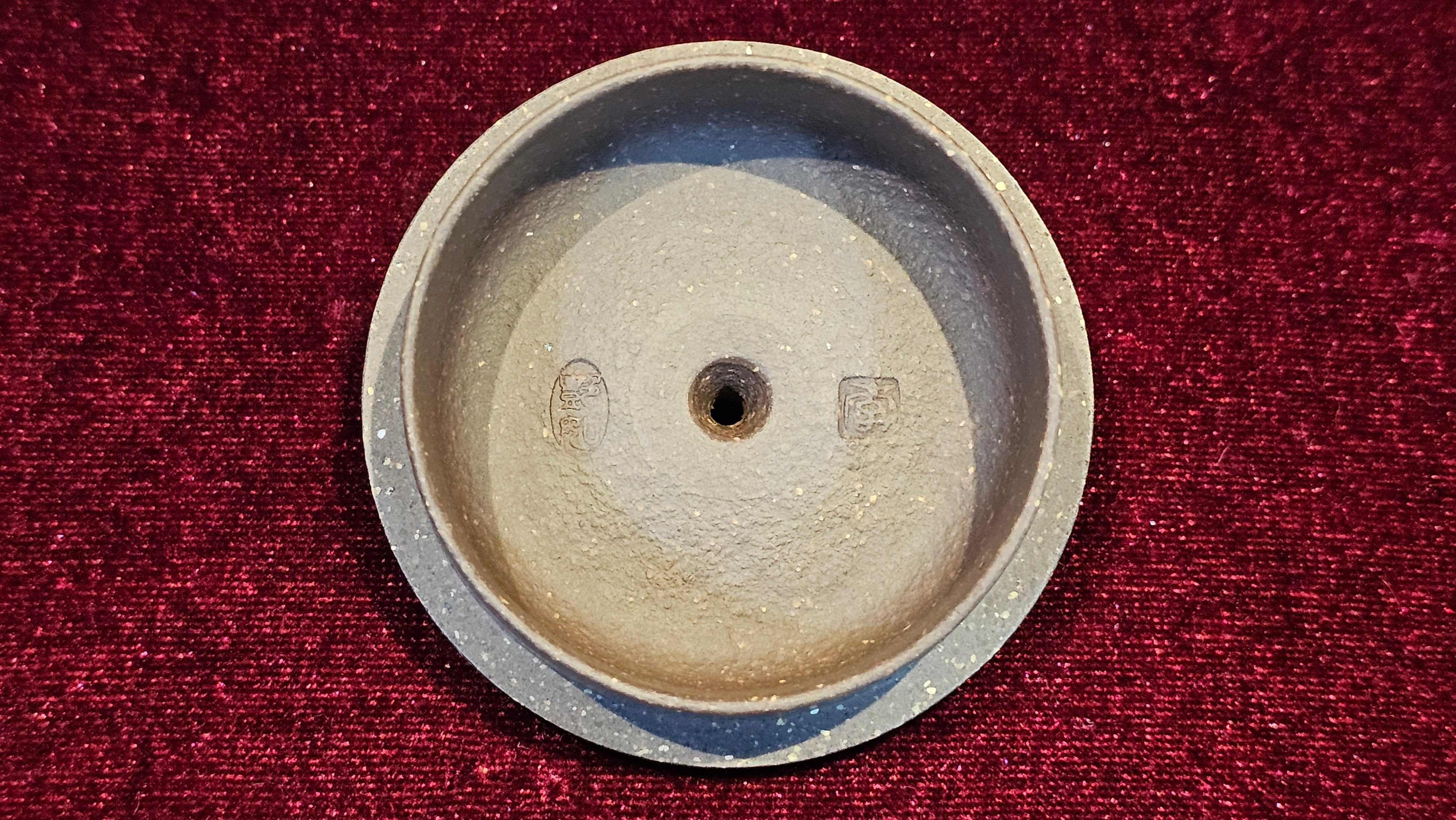 《聚富平盖莲子》"Ju Fu ~Gathering of Wealth~ Ping Gai Lian Zi"!, 描金与撒金工艺 Dual Gold Appliqué, 233.3ml, Qing Hui Duan Ni 青灰段泥 ~ by L3A Consummate Master Artist Li Yan Ru 李艳如 ~!Congratulations to Mr R.L.! 0857hrs 16th Sept 2025, Flintridge! CA.