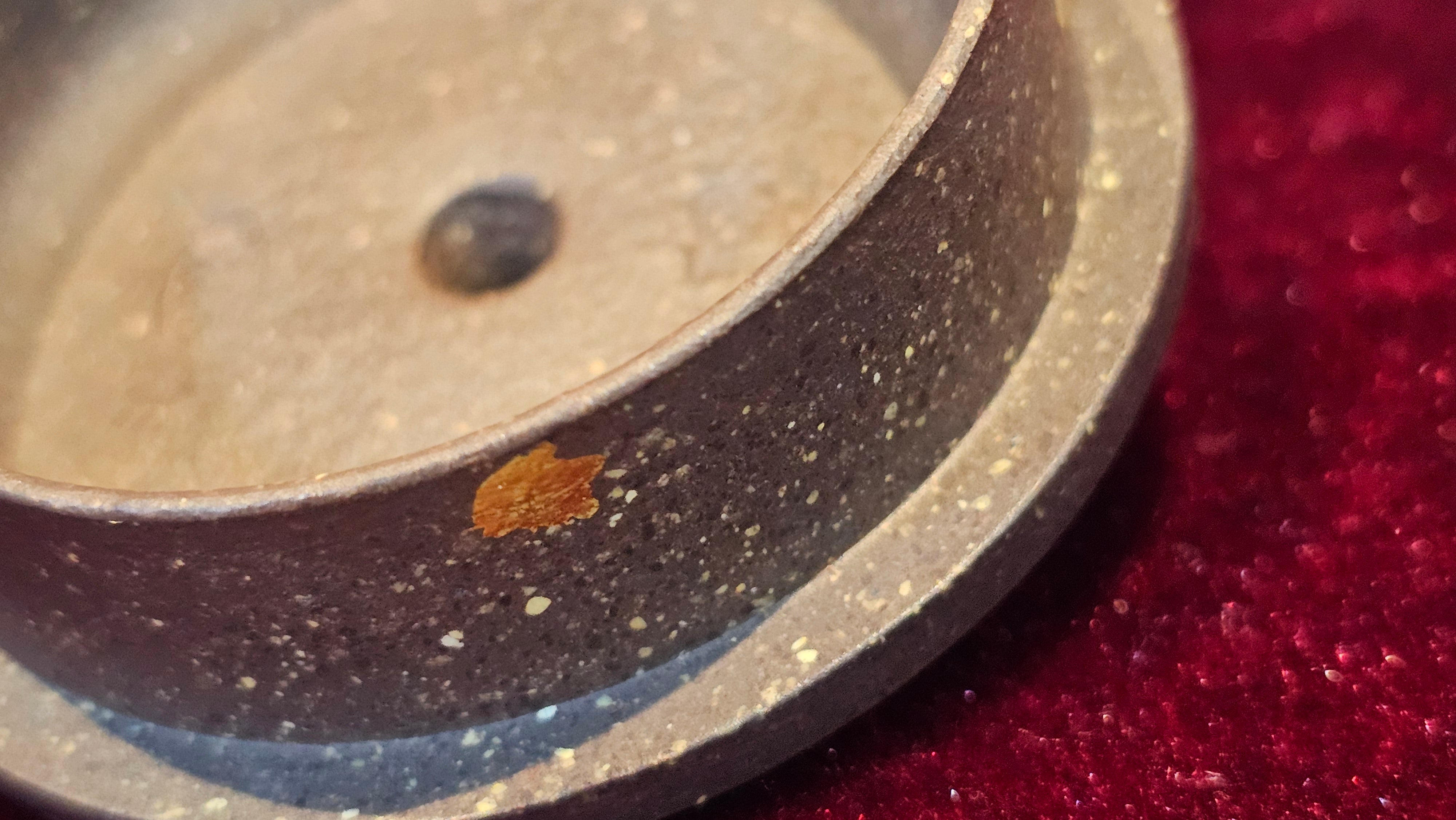 《聚富平盖莲子》"Ju Fu ~Gathering of Wealth~ Ping Gai Lian Zi"!, 描金与撒金工艺 Dual Gold Appliqué, 233.3ml, Qing Hui Duan Ni 青灰段泥 ~ by L3A Consummate Master Artist Li Yan Ru 李艳如 ~!Congratulations to Mr R.L.! 0857hrs 16th Sept 2025, Flintridge! CA.