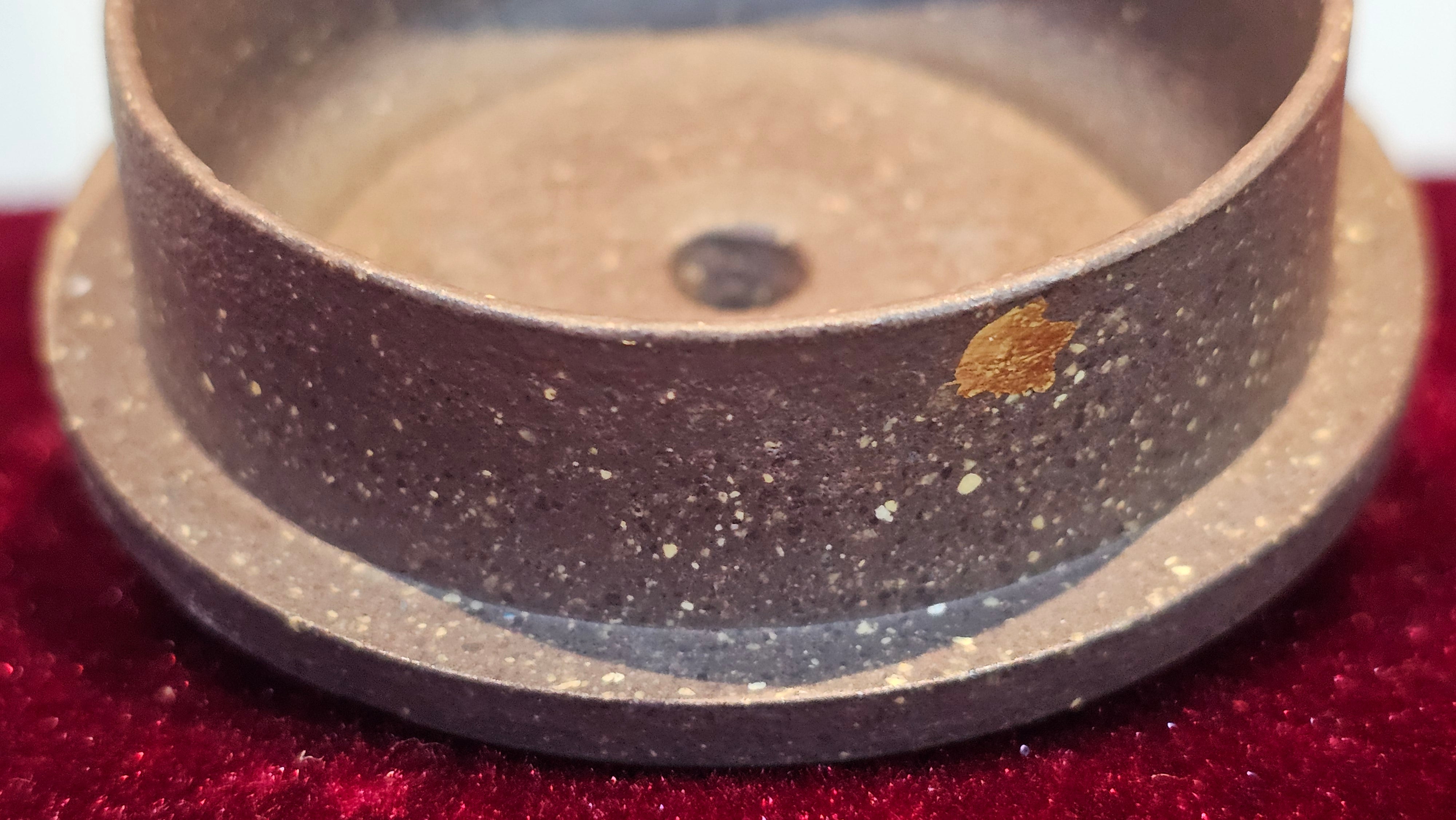 《聚富平盖莲子》"Ju Fu ~Gathering of Wealth~ Ping Gai Lian Zi"!, 描金与撒金工艺 Dual Gold Appliqué, 233.3ml, Qing Hui Duan Ni 青灰段泥 ~ by L3A Consummate Master Artist Li Yan Ru 李艳如 ~!Congratulations to Mr R.L.! 0857hrs 16th Sept 2025, Flintridge! CA.