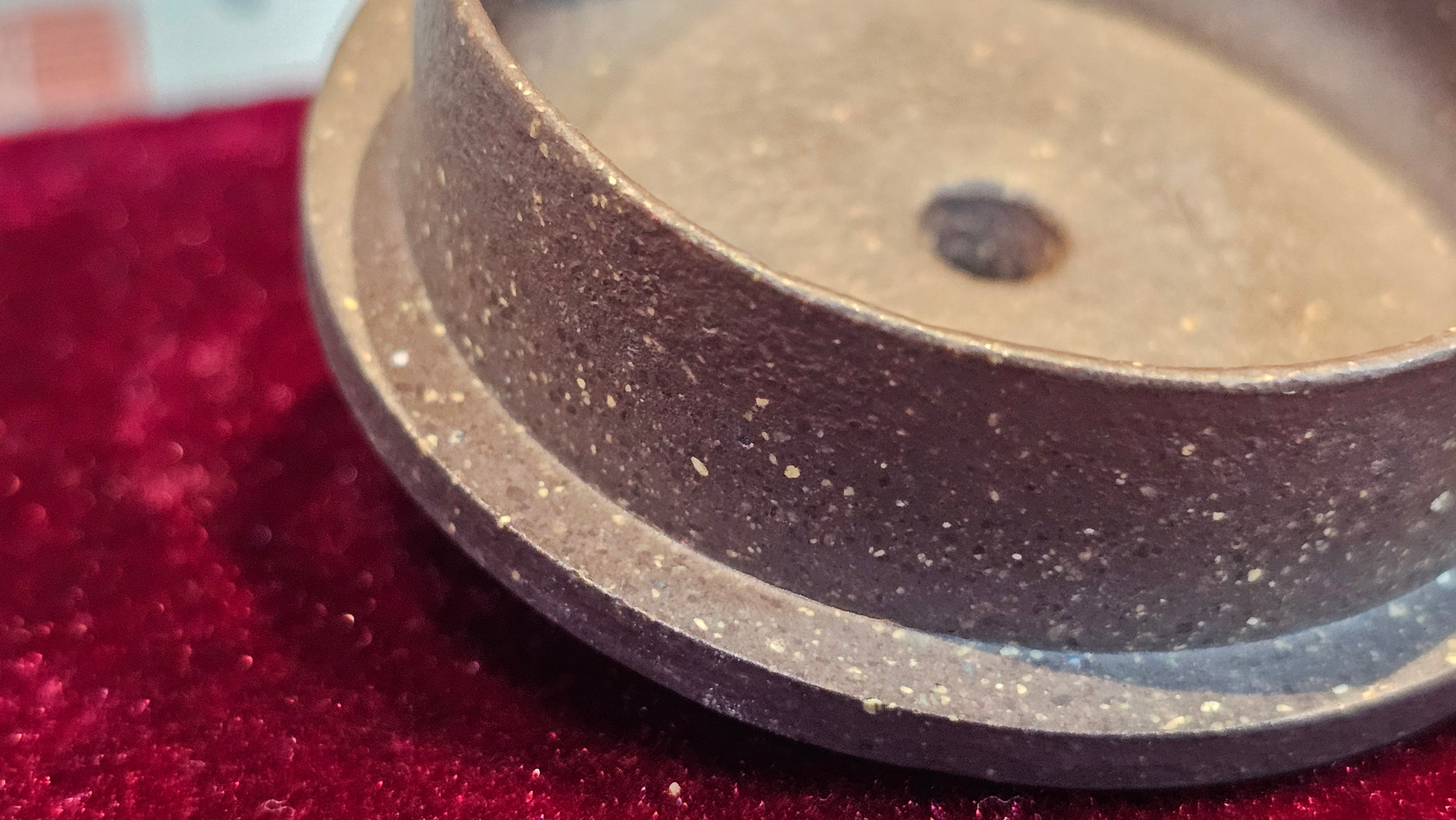 《聚富平盖莲子》"Ju Fu ~Gathering of Wealth~ Ping Gai Lian Zi"!, 描金与撒金工艺 Dual Gold Appliqué, 233.3ml, Qing Hui Duan Ni 青灰段泥 ~ by L3A Consummate Master Artist Li Yan Ru 李艳如 ~!Congratulations to Mr R.L.! 0857hrs 16th Sept 2025, Flintridge! CA.