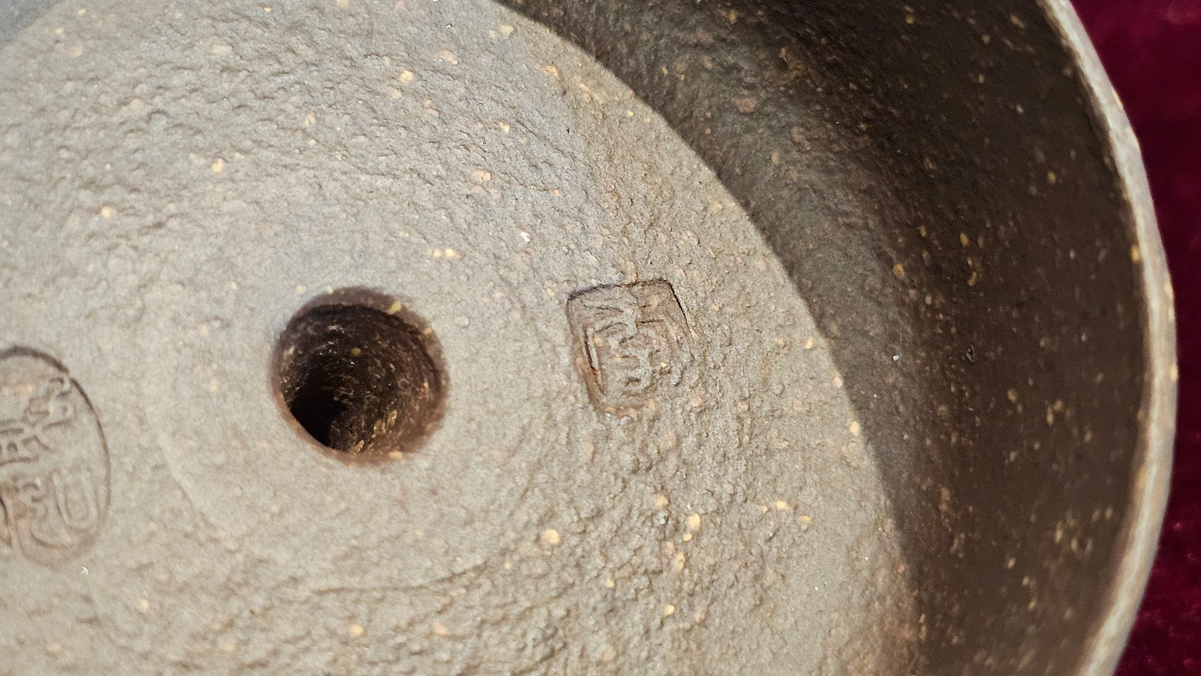 《聚富平盖莲子》"Ju Fu ~Gathering of Wealth~ Ping Gai Lian Zi"!, 描金与撒金工艺 Dual Gold Appliqué, 233.3ml, Qing Hui Duan Ni 青灰段泥 ~ by L3A Consummate Master Artist Li Yan Ru 李艳如 ~!Congratulations to Mr R.L.! 0857hrs 16th Sept 2025, Flintridge! CA.