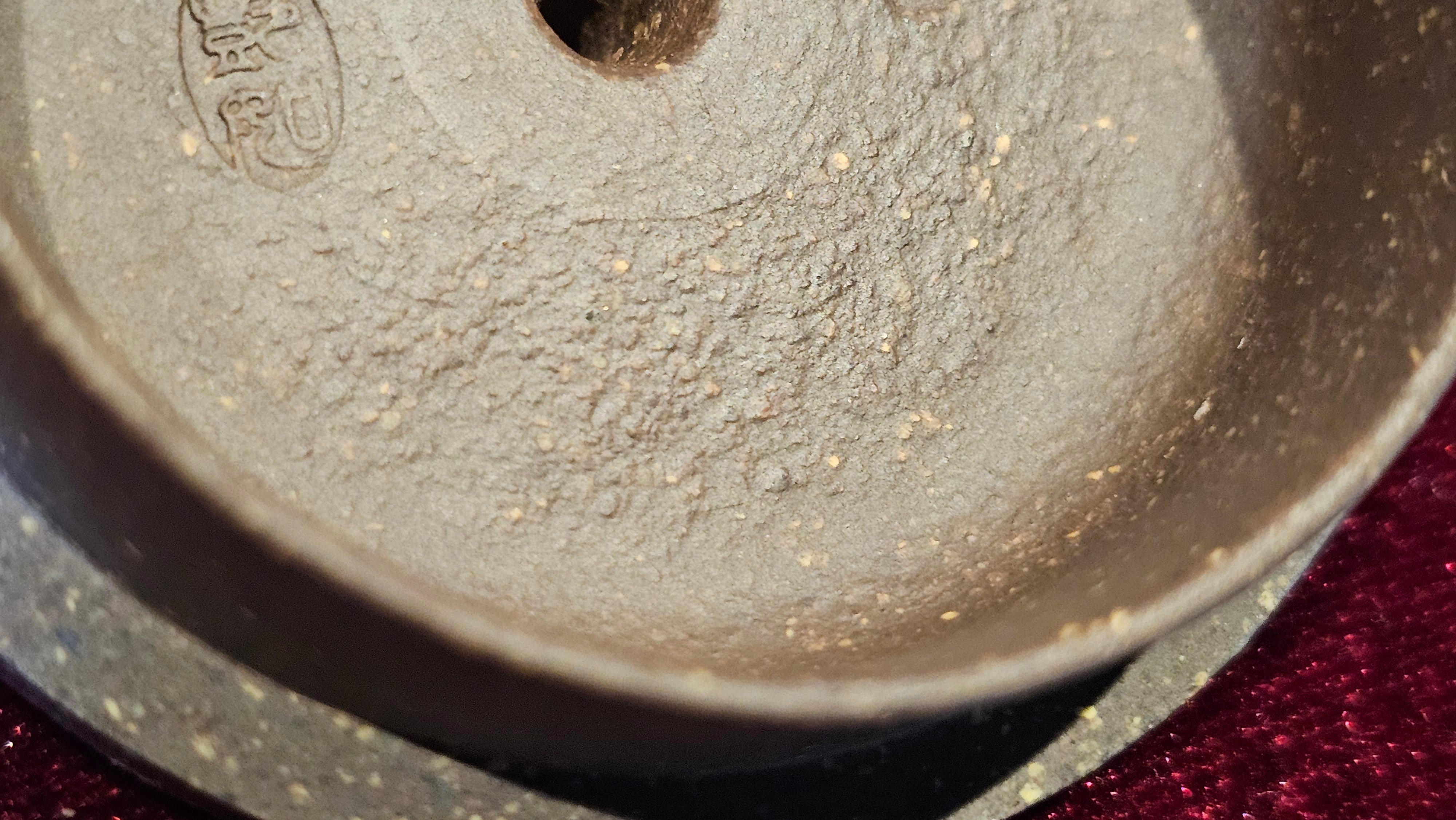 《聚富平盖莲子》"Ju Fu ~Gathering of Wealth~ Ping Gai Lian Zi"!, 描金与撒金工艺 Dual Gold Appliqué, 233.3ml, Qing Hui Duan Ni 青灰段泥 ~ by L3A Consummate Master Artist Li Yan Ru 李艳如 ~!Congratulations to Mr R.L.! 0857hrs 16th Sept 2025, Flintridge! CA.