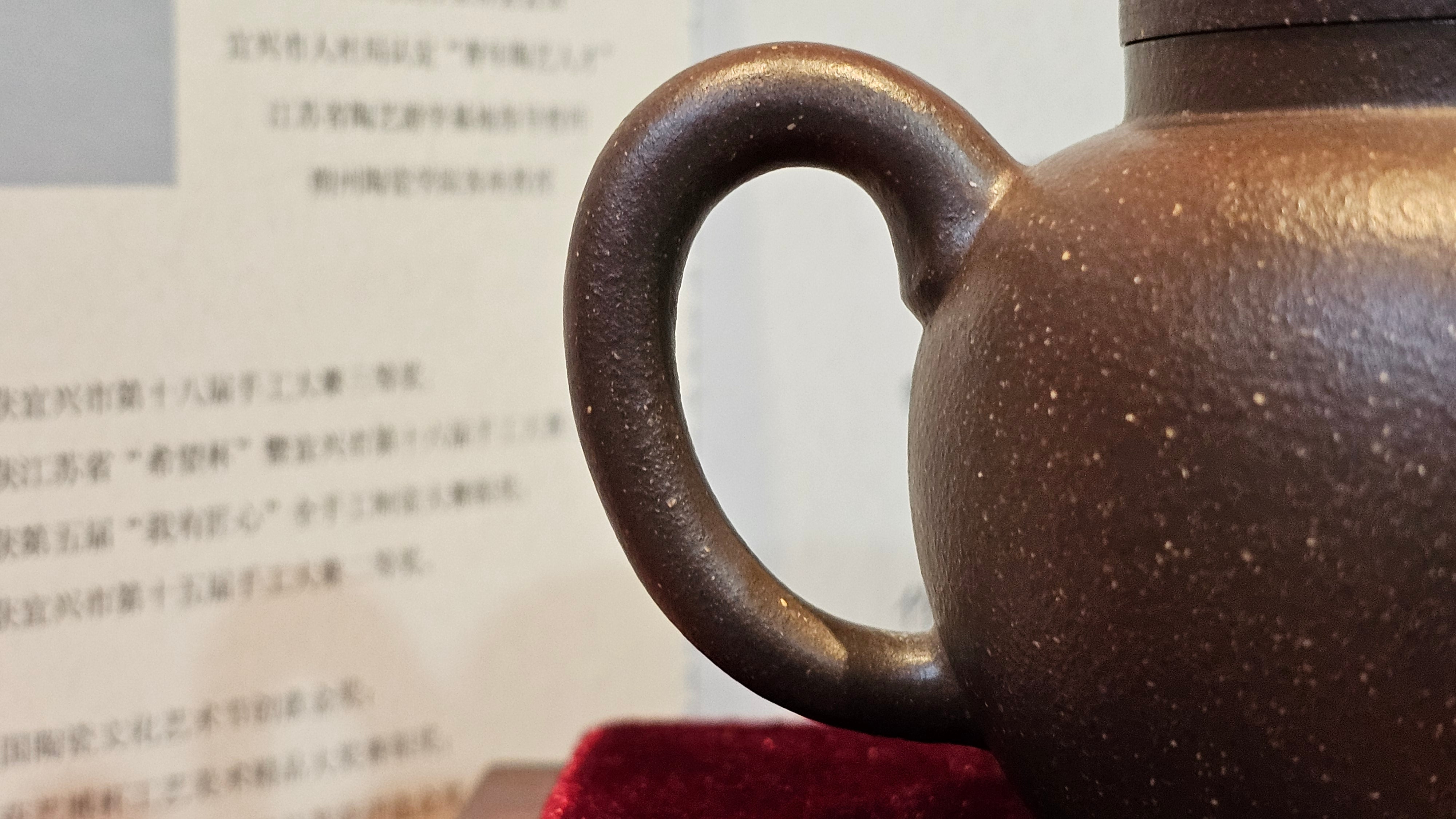 《聚富平盖莲子》"Ju Fu ~Gathering of Wealth~ Ping Gai Lian Zi"!, 描金与撒金工艺 Dual Gold Appliqué, 233.3ml, Qing Hui Duan Ni 青灰段泥 ~ by L3A Consummate Master Artist Li Yan Ru 李艳如 ~!Congratulations to Mr R.L.! 0857hrs 16th Sept 2025, Flintridge! CA.