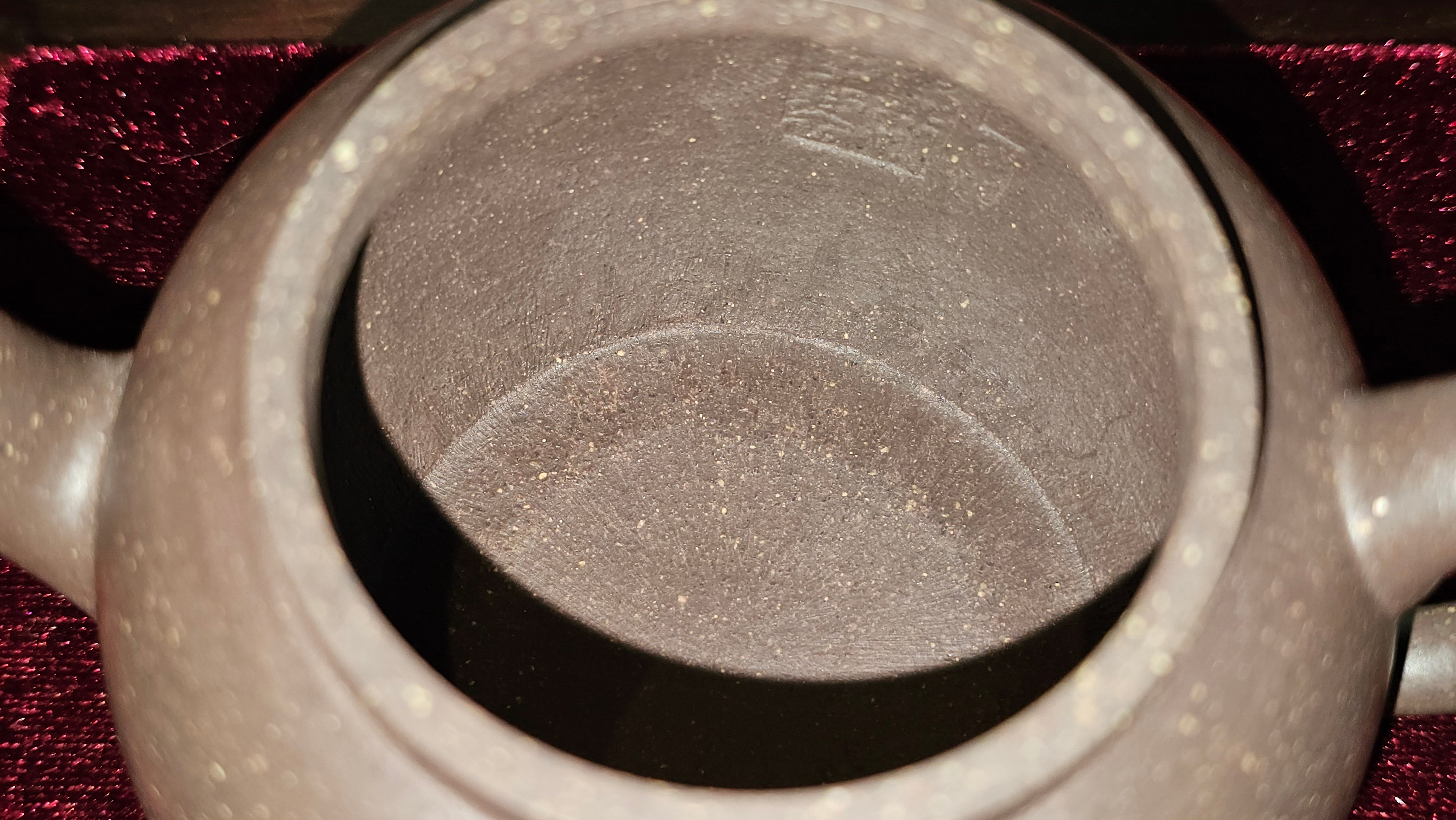 《聚富平盖莲子》"Ju Fu ~Gathering of Wealth~ Ping Gai Lian Zi"!, 描金与撒金工艺 Dual Gold Appliqué, 233.3ml, Qing Hui Duan Ni 青灰段泥 ~ by L3A Consummate Master Artist Li Yan Ru 李艳如 ~!Congratulations to Mr R.L.! 0857hrs 16th Sept 2025, Flintridge! CA.