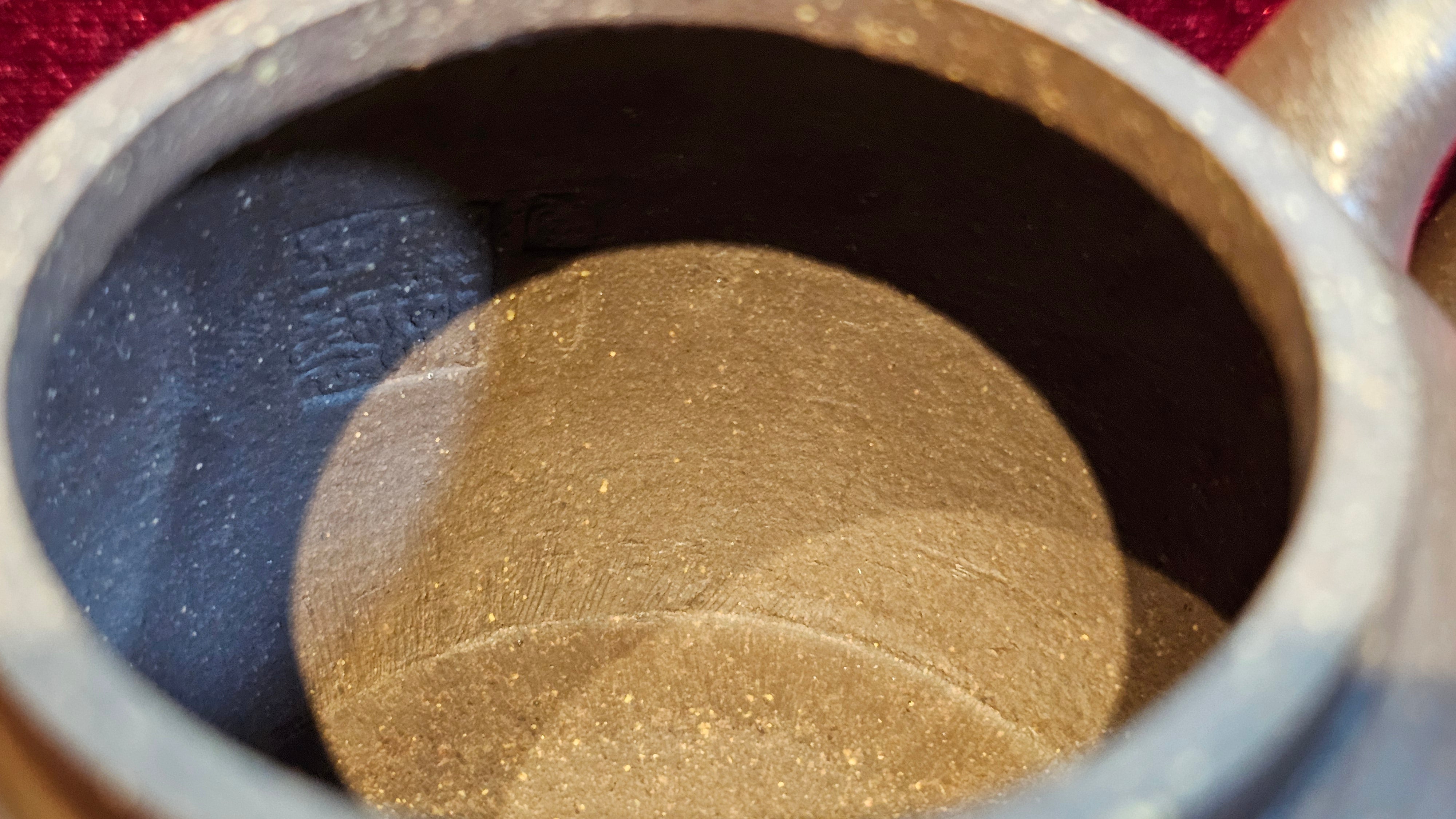 《聚富平盖莲子》"Ju Fu ~Gathering of Wealth~ Ping Gai Lian Zi"!, 描金与撒金工艺 Dual Gold Appliqué, 233.3ml, Qing Hui Duan Ni 青灰段泥 ~ by L3A Consummate Master Artist Li Yan Ru 李艳如 ~!Congratulations to Mr R.L.! 0857hrs 16th Sept 2025, Flintridge! CA.