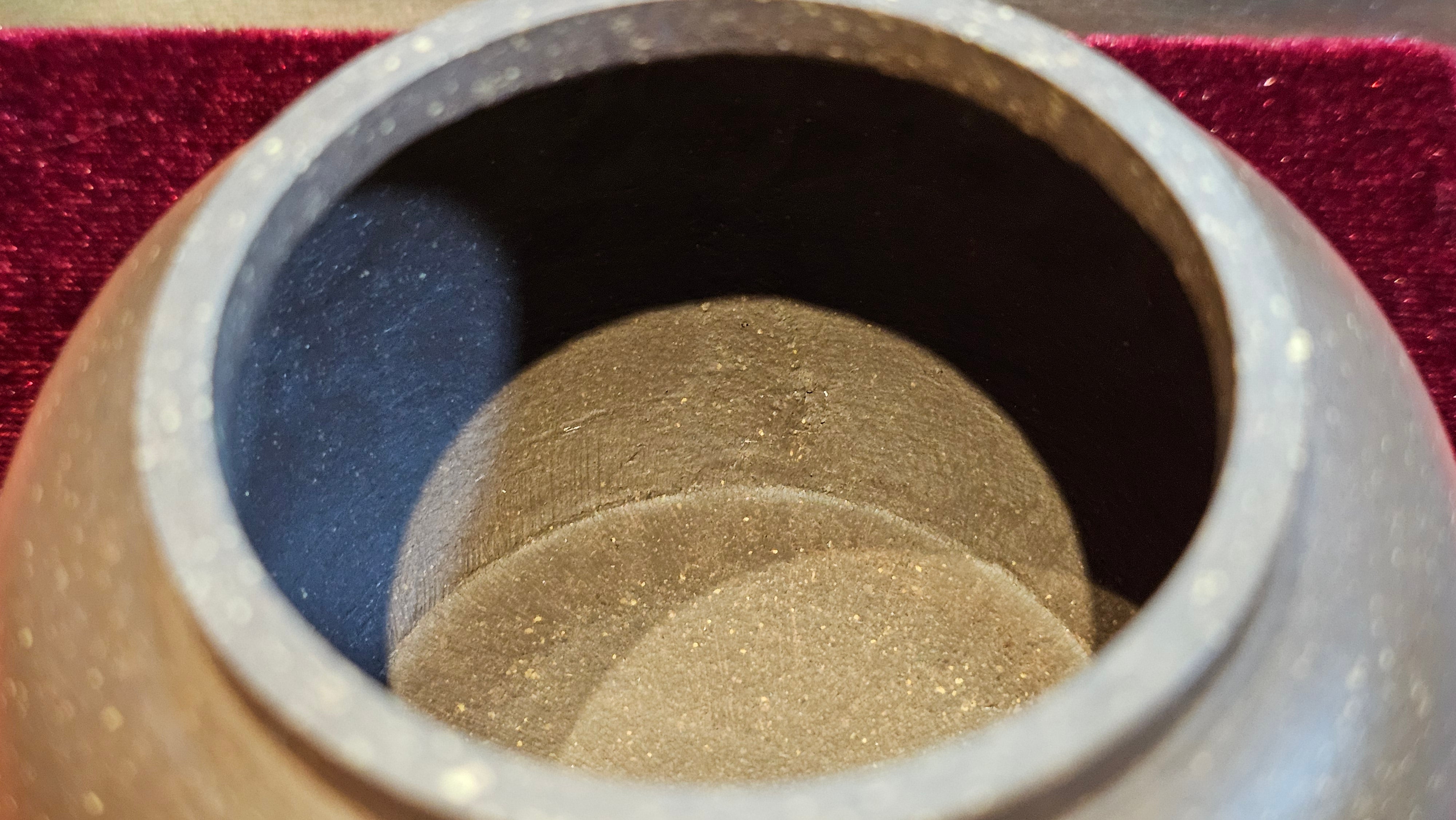 《聚富平盖莲子》"Ju Fu ~Gathering of Wealth~ Ping Gai Lian Zi"!, 描金与撒金工艺 Dual Gold Appliqué, 233.3ml, Qing Hui Duan Ni 青灰段泥 ~ by L3A Consummate Master Artist Li Yan Ru 李艳如 ~!Congratulations to Mr R.L.! 0857hrs 16th Sept 2025, Flintridge! CA.