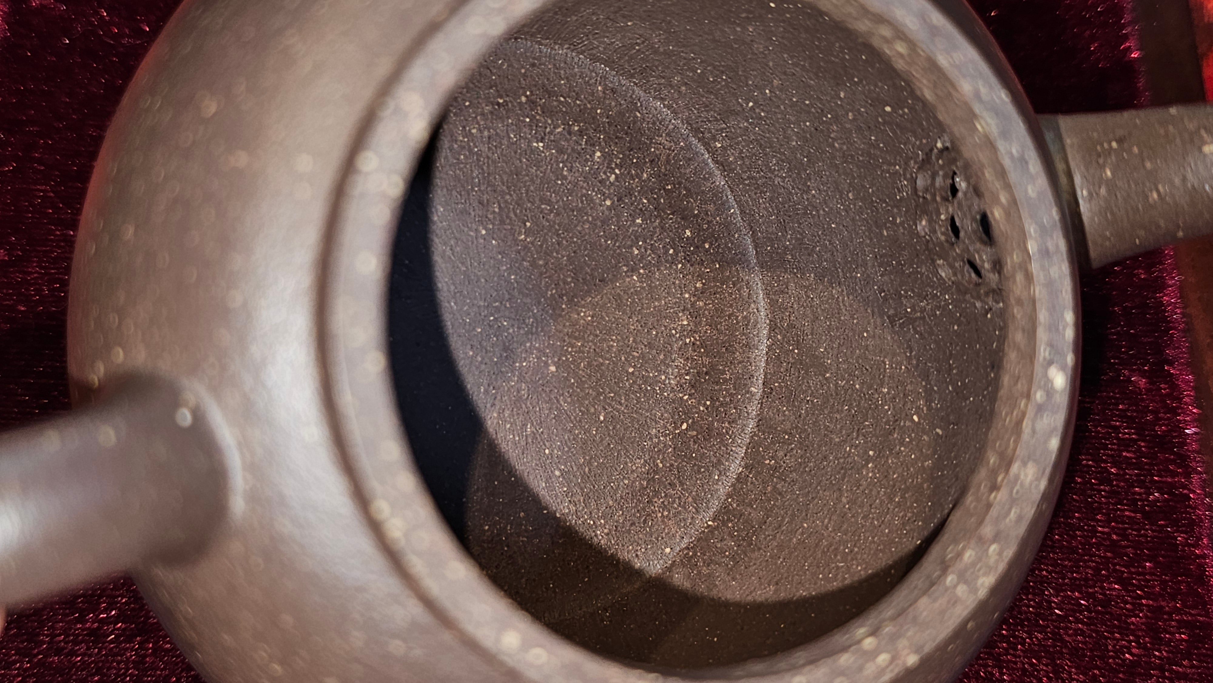 《聚富平盖莲子》"Ju Fu ~Gathering of Wealth~ Ping Gai Lian Zi"!, 描金与撒金工艺 Dual Gold Appliqué, 233.3ml, Qing Hui Duan Ni 青灰段泥 ~ by L3A Consummate Master Artist Li Yan Ru 李艳如 ~!Congratulations to Mr R.L.! 0857hrs 16th Sept 2025, Flintridge! CA.