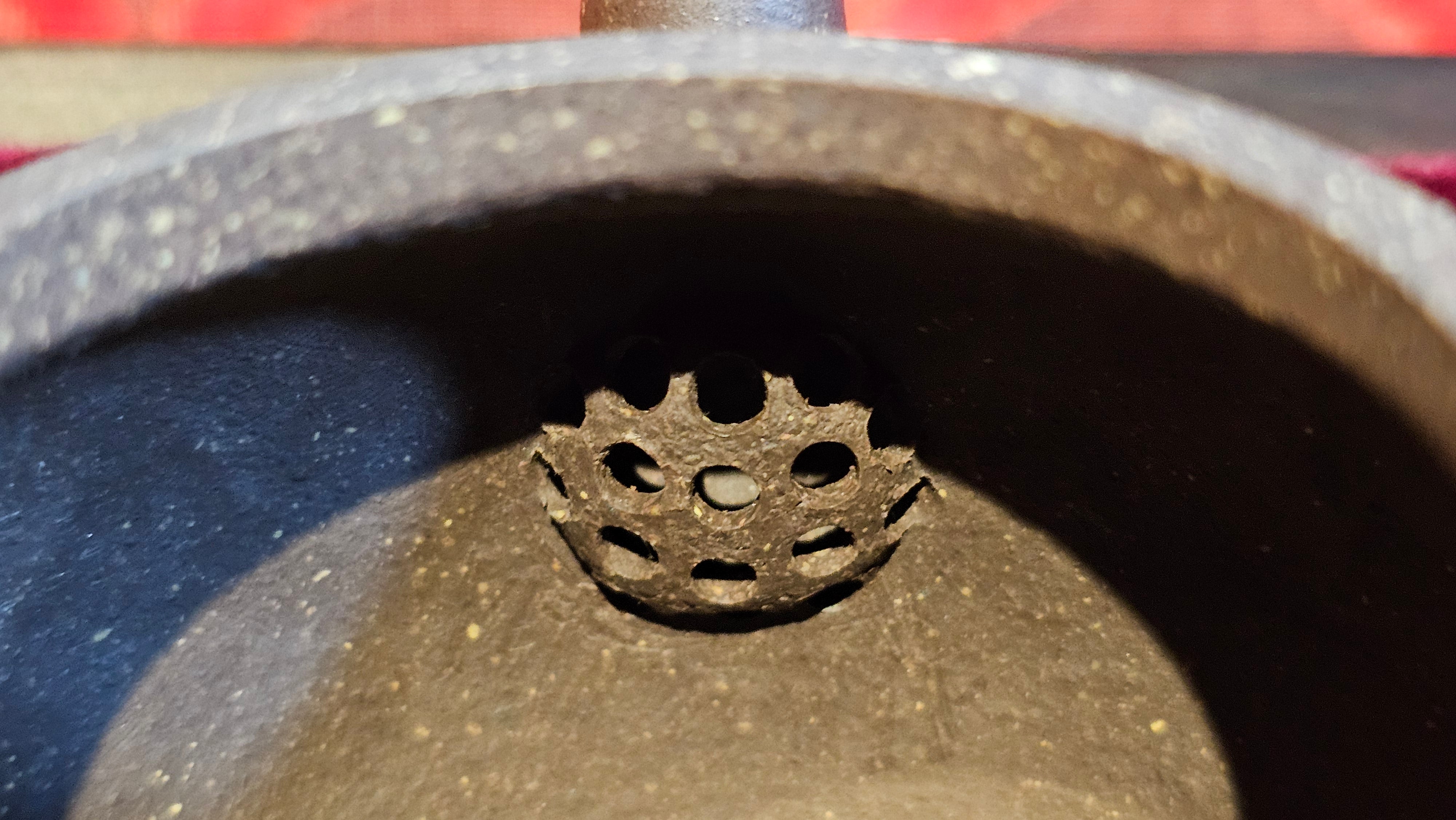 《聚富平盖莲子》"Ju Fu ~Gathering of Wealth~ Ping Gai Lian Zi"!, 描金与撒金工艺 Dual Gold Appliqué, 233.3ml, Qing Hui Duan Ni 青灰段泥 ~ by L3A Consummate Master Artist Li Yan Ru 李艳如 ~!Congratulations to Mr R.L.! 0857hrs 16th Sept 2025, Flintridge! CA.