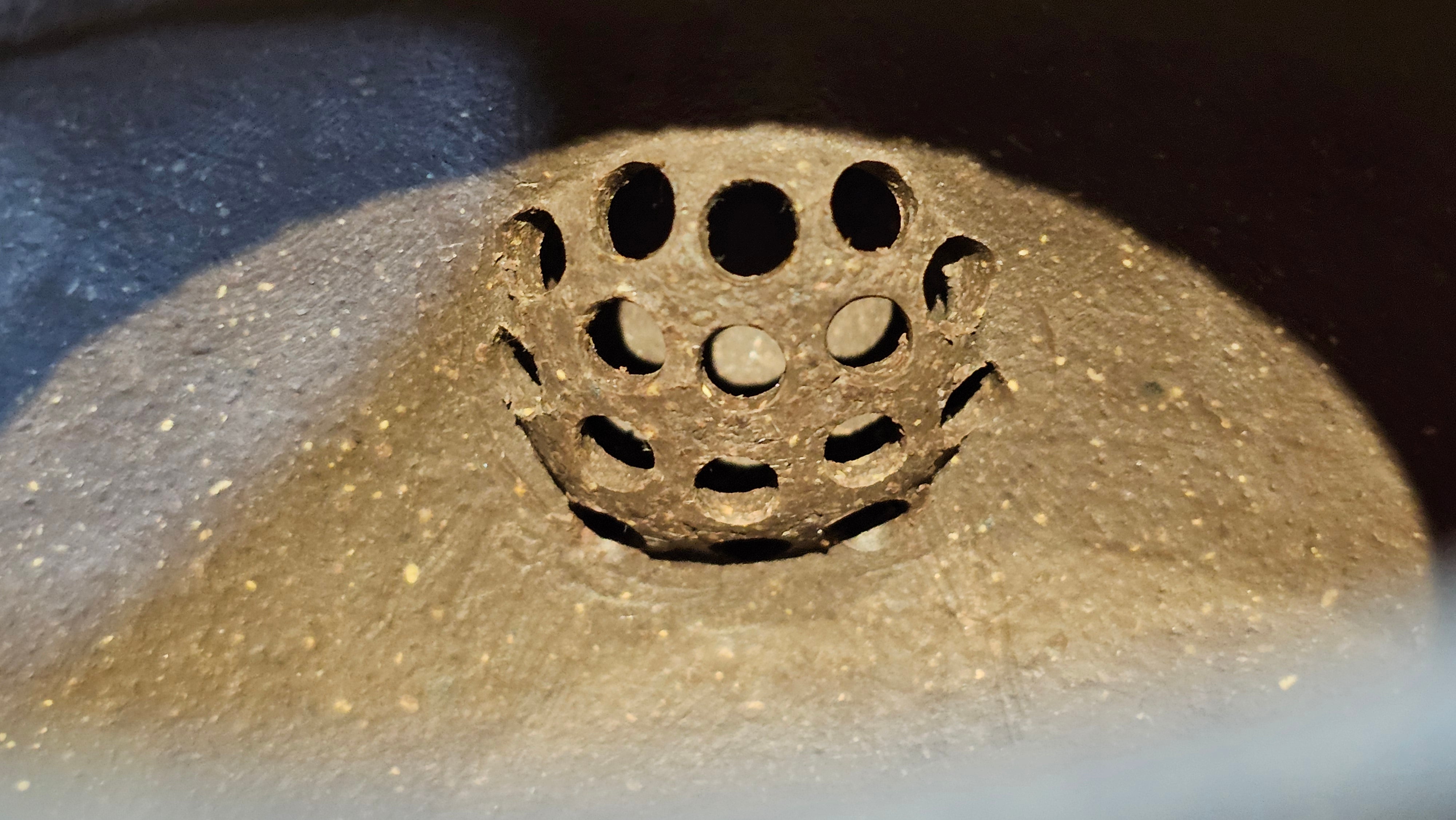 《聚富平盖莲子》"Ju Fu ~Gathering of Wealth~ Ping Gai Lian Zi"!, 描金与撒金工艺 Dual Gold Appliqué, 233.3ml, Qing Hui Duan Ni 青灰段泥 ~ by L3A Consummate Master Artist Li Yan Ru 李艳如 ~!Congratulations to Mr R.L.! 0857hrs 16th Sept 2025, Flintridge! CA.