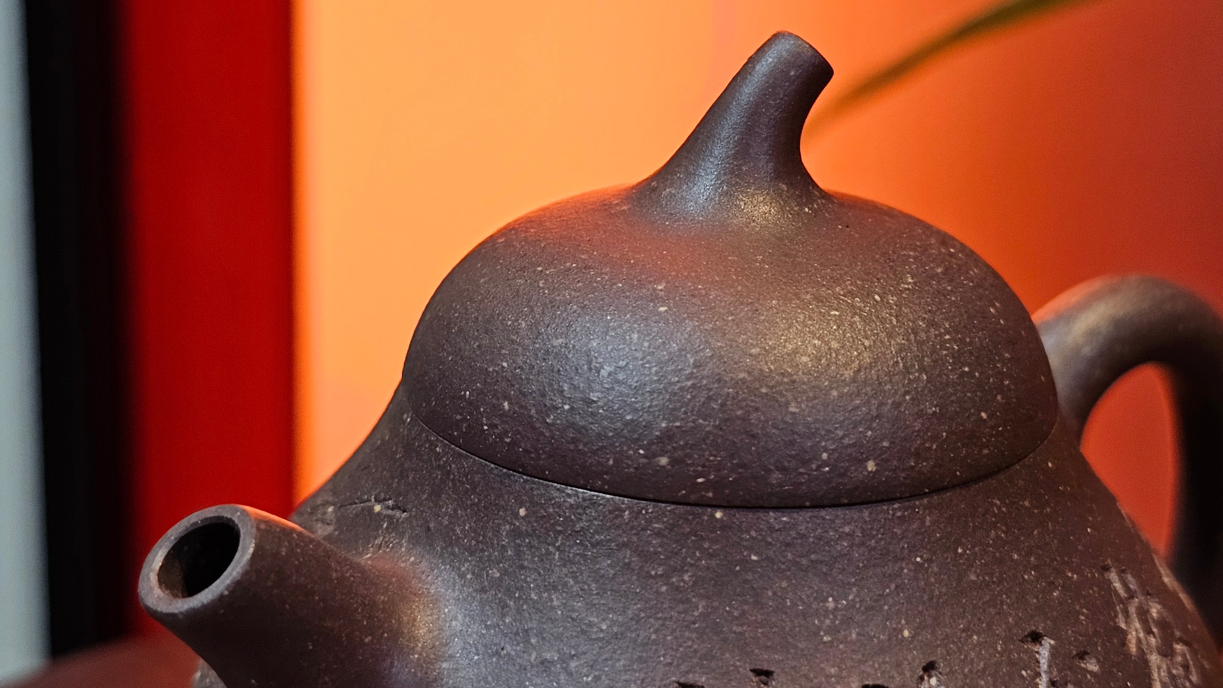 Qie Gua《茄瓜》~ "The Gourd", 152.8ml, Hei Zi Ni 黑紫泥, by our Craftsman Zhang Huan 张欢, Calligraphy and Lotus Engraving by Craftsman Yi Cheng 逸成 ~ Congratulations!to Dr L.L.! 1327hrs 19th Sept 2025! Ventura, CA!