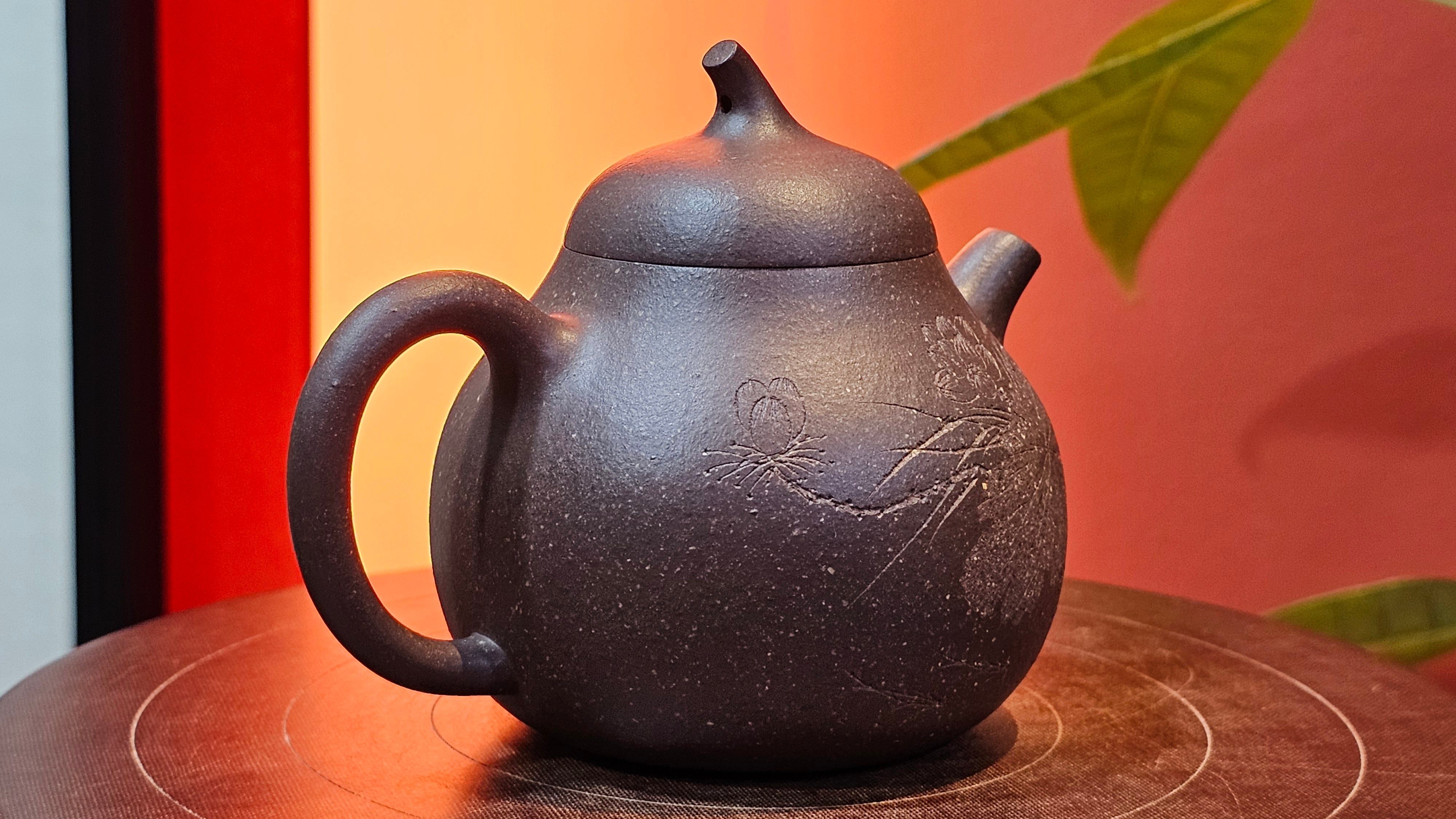 Qie Gua《茄瓜》~ "The Gourd", 152.8ml, Hei Zi Ni 黑紫泥, by our Craftsman Zhang Huan 张欢, Calligraphy and Lotus Engraving by Craftsman Yi Cheng 逸成 ~ Congratulations!to Dr L.L.! 1327hrs 19th Sept 2025! Ventura, CA!