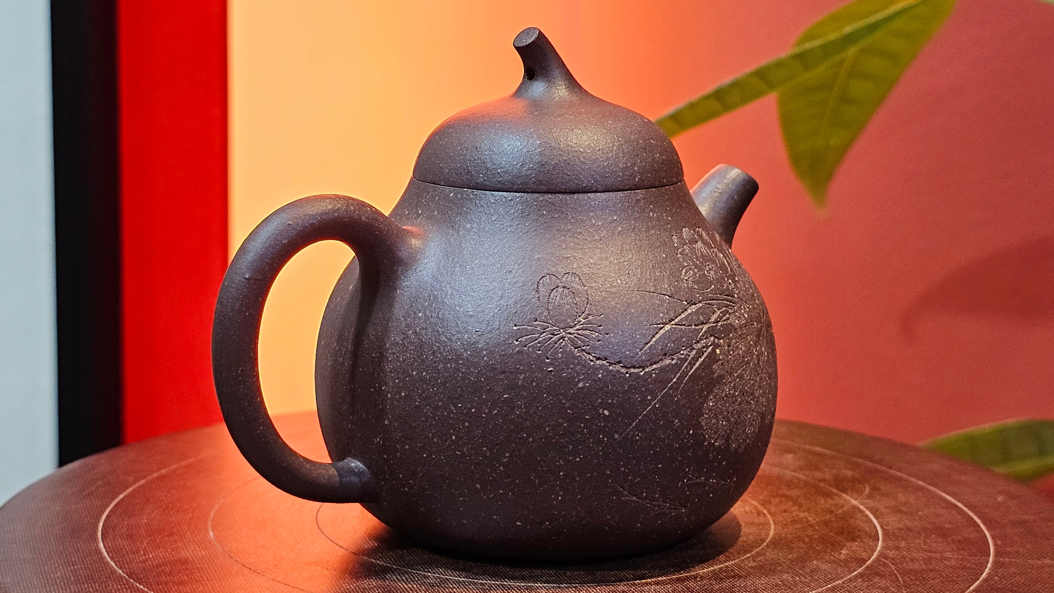 Qie Gua《茄瓜》~ "The Gourd", 152.8ml, Hei Zi Ni 黑紫泥, by our Craftsman Zhang Huan 张欢, Calligraphy and Lotus Engraving by Craftsman Yi Cheng 逸成 ~ Congratulations!to Dr L.L.! 1327hrs 19th Sept 2025! Ventura, CA!