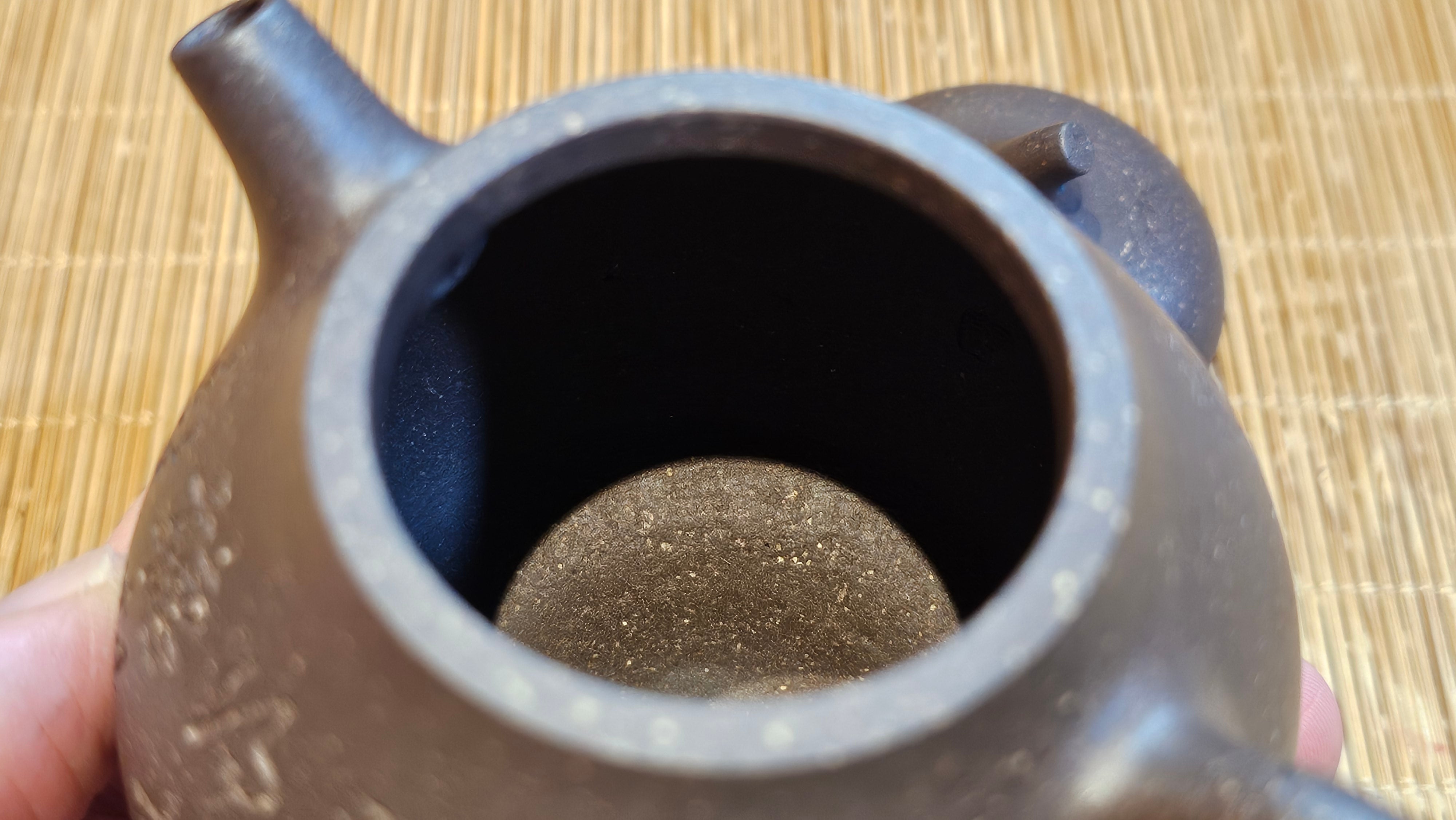 Qie Gua《茄瓜》~ "The Gourd", 152.8ml, Hei Zi Ni 黑紫泥, by our Craftsman Zhang Huan 张欢, Calligraphy and Lotus Engraving by Craftsman Yi Cheng 逸成 ~ Congratulations!to Dr L.L.! 1327hrs 19th Sept 2025! Ventura, CA!