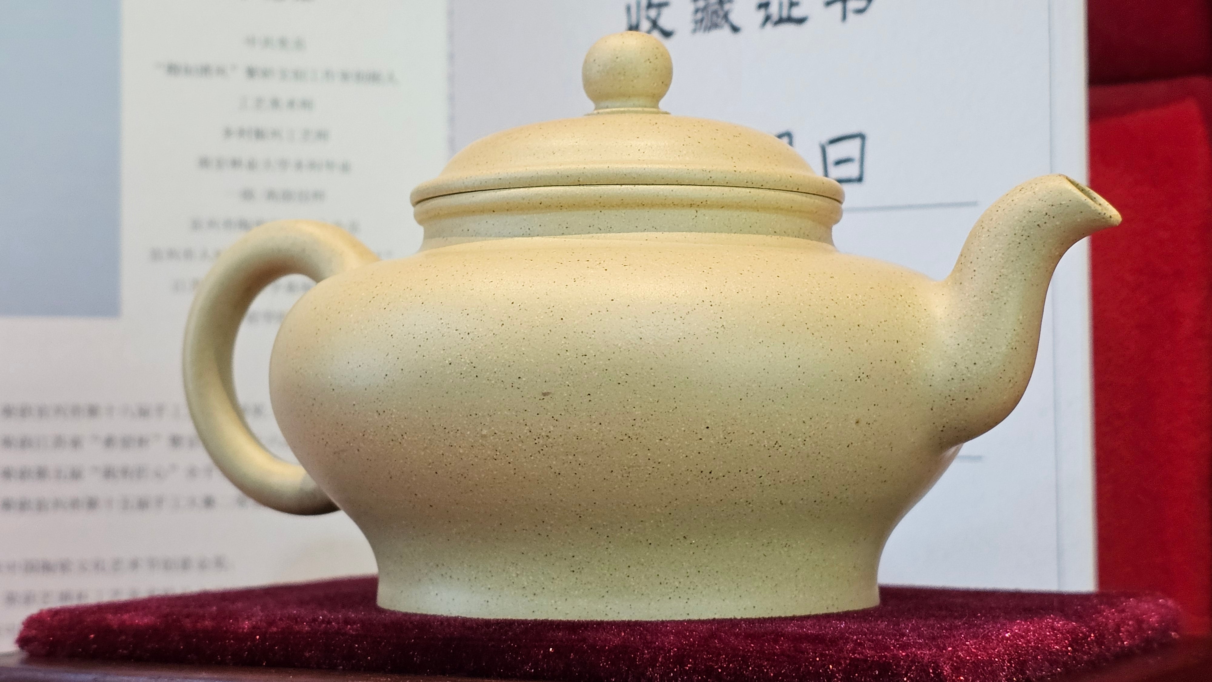 《高耀日》"Gao Yao Ri", Largish ~ 295.3ml, Ben Shan Duan Ni 本山段泥 ~ Crafted by L3A Consummate Master Artist Li Yan Ru 李艳如 ~ Congratulations!to Mr J.G.! 0851hrs 21st Sept 2025, New Orleans! LA!