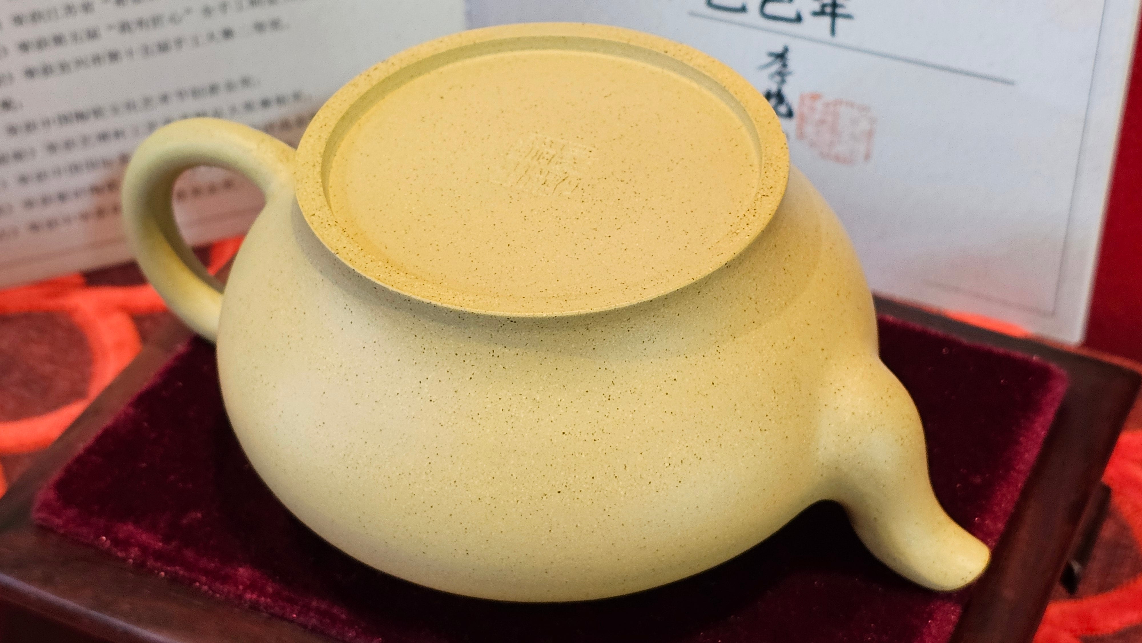 《高耀日》"Gao Yao Ri", Largish ~ 295.3ml, Ben Shan Duan Ni 本山段泥 ~ Crafted by L3A Consummate Master Artist Li Yan Ru 李艳如 ~ Congratulations!to Mr J.G.! 0851hrs 21st Sept 2025, New Orleans! LA!