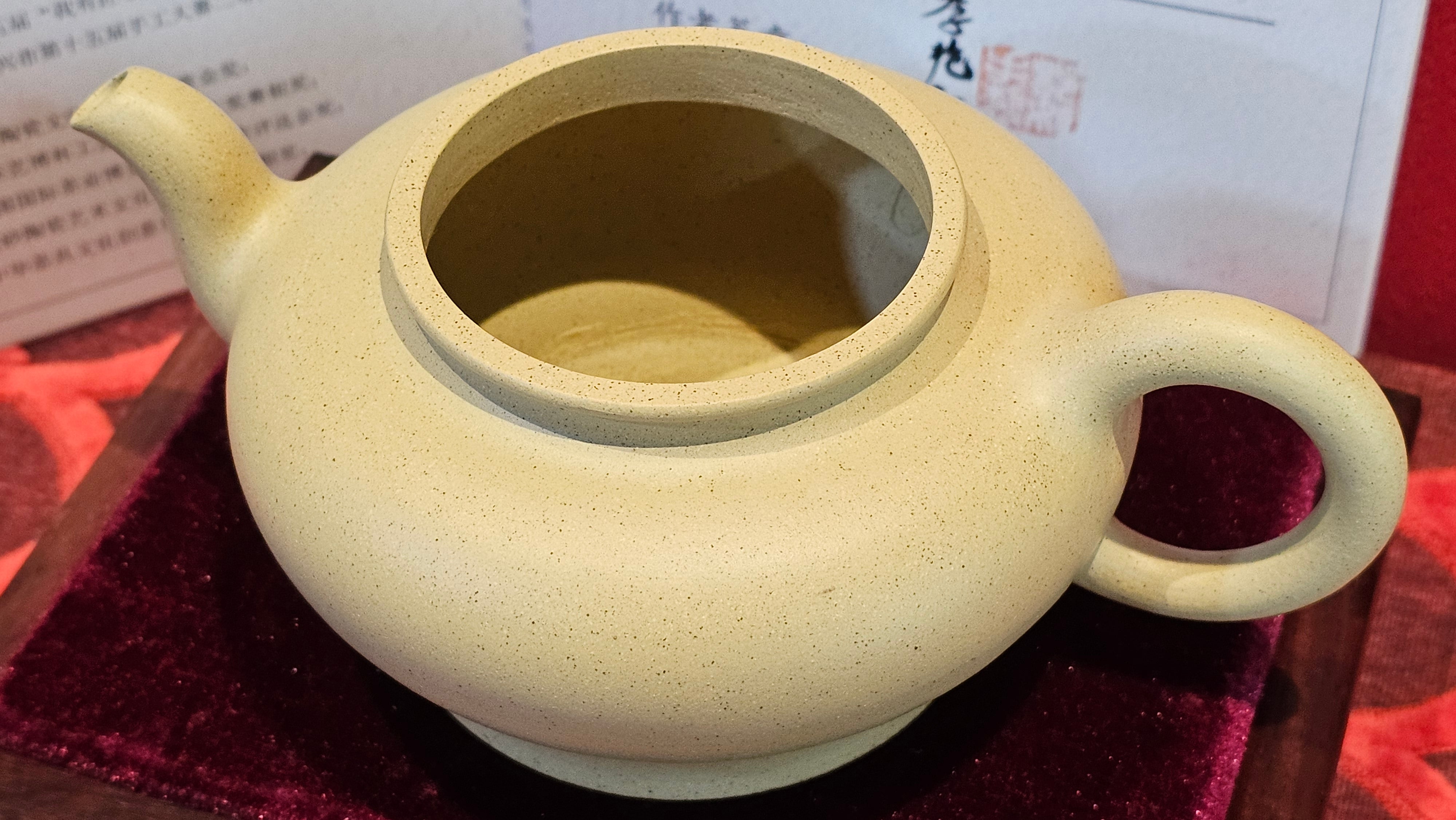 《高耀日》"Gao Yao Ri", Largish ~ 295.3ml, Ben Shan Duan Ni 本山段泥 ~ Crafted by L3A Consummate Master Artist Li Yan Ru 李艳如 ~ Congratulations!to Mr J.G.! 0851hrs 21st Sept 2025, New Orleans! LA!