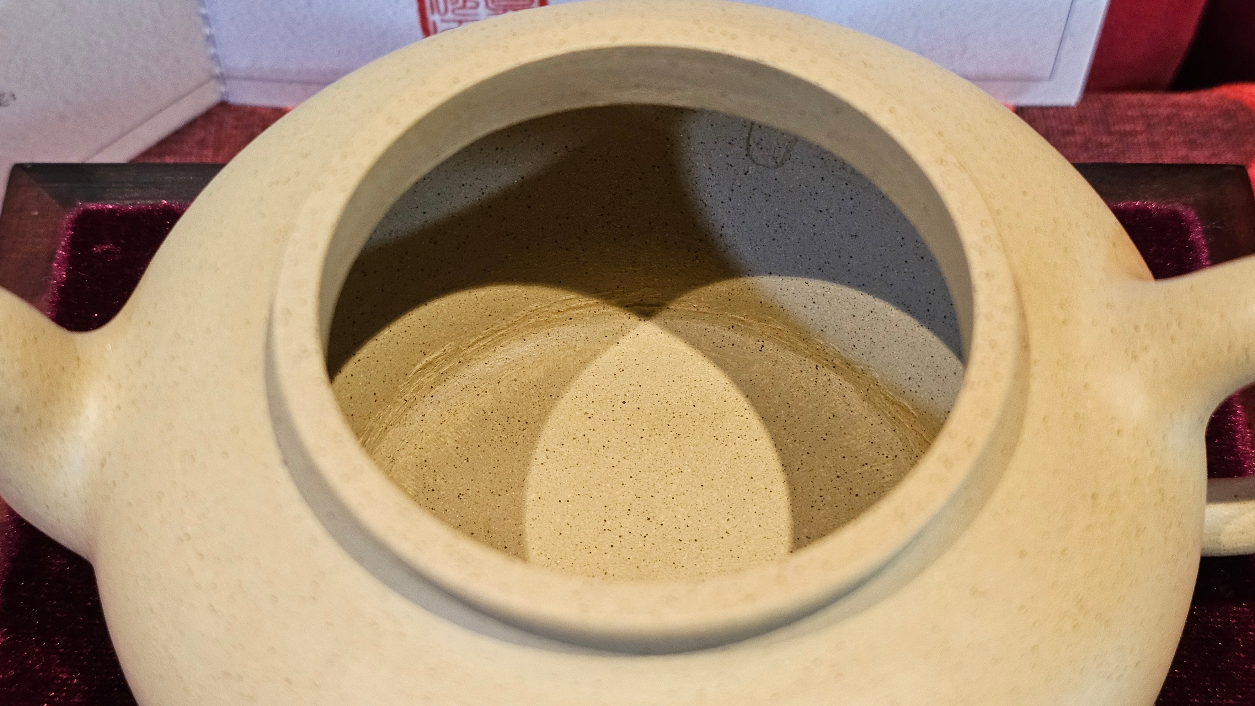 《高耀日》"Gao Yao Ri", Largish ~ 295.3ml, Ben Shan Duan Ni 本山段泥 ~ Crafted by L3A Consummate Master Artist Li Yan Ru 李艳如 ~ Congratulations!to Mr J.G.! 0851hrs 21st Sept 2025, New Orleans! LA!