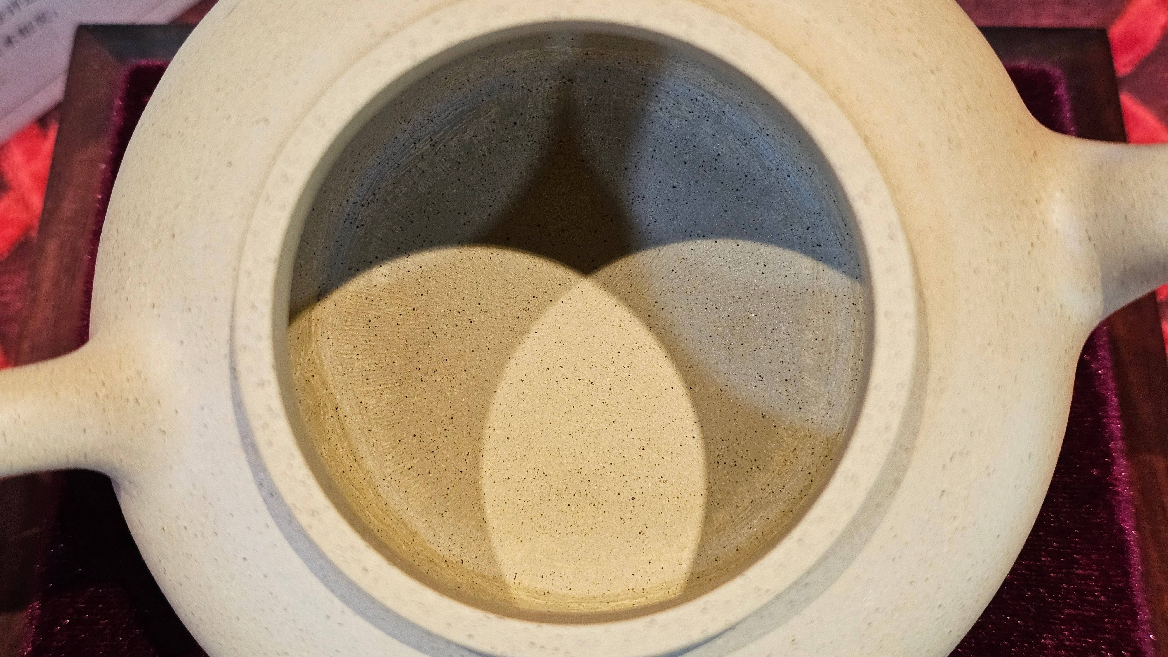 《高耀日》"Gao Yao Ri", Largish ~ 295.3ml, Ben Shan Duan Ni 本山段泥 ~ Crafted by L3A Consummate Master Artist Li Yan Ru 李艳如 ~ Congratulations!to Mr J.G.! 0851hrs 21st Sept 2025, New Orleans! LA!