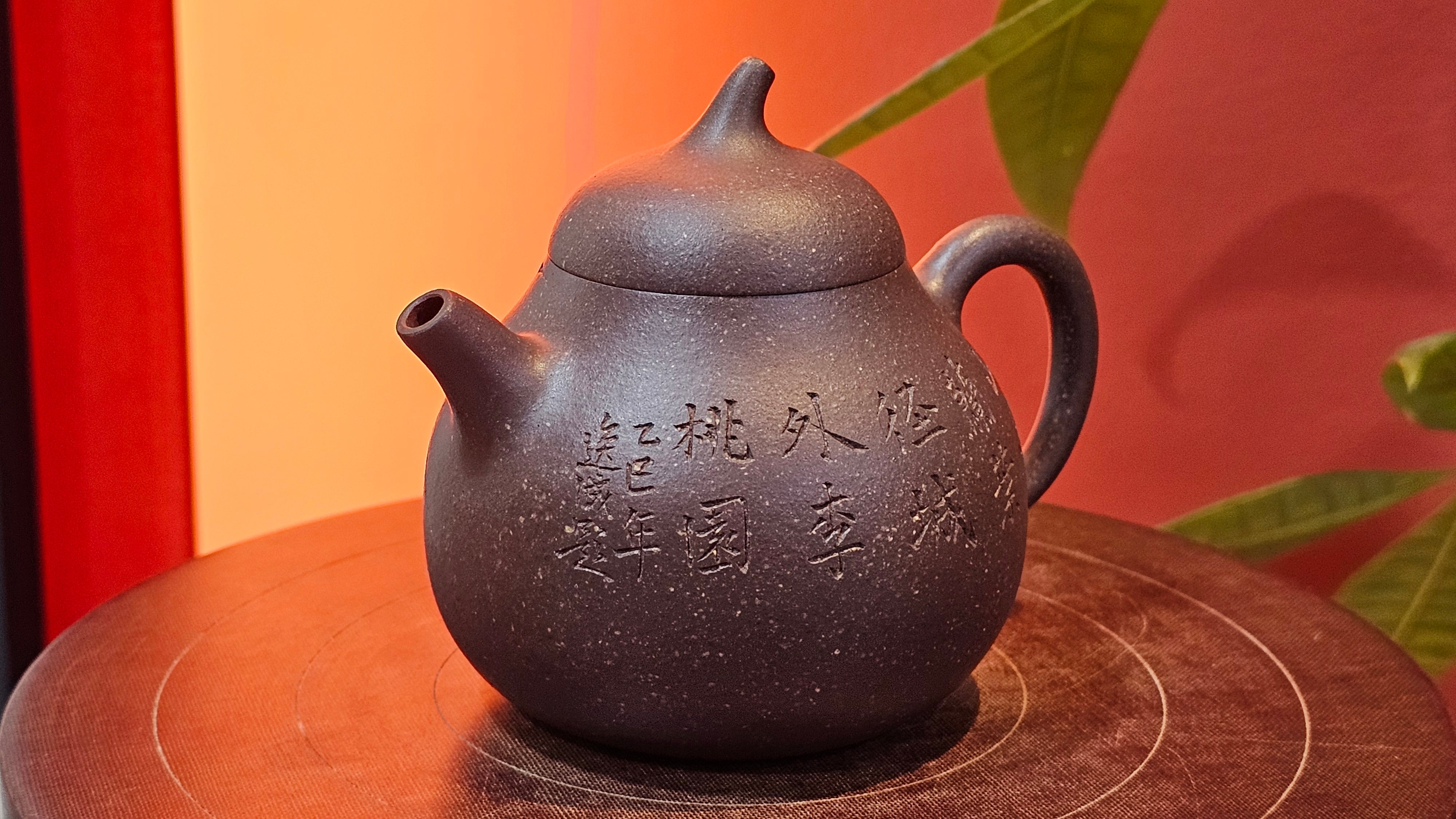 Qie Gua《茄瓜》~ "The Gourd", 153.3ml, Hei Zi Ni 黑紫泥, by our Craftsman Zhang Huan 张欢, Calligraphy and Orchids Engraving by Craftsman Yi Cheng 逸成 Congratulations!to Mr S.S.! 1401hrs 24th Sept 2025! India🇮🇳!