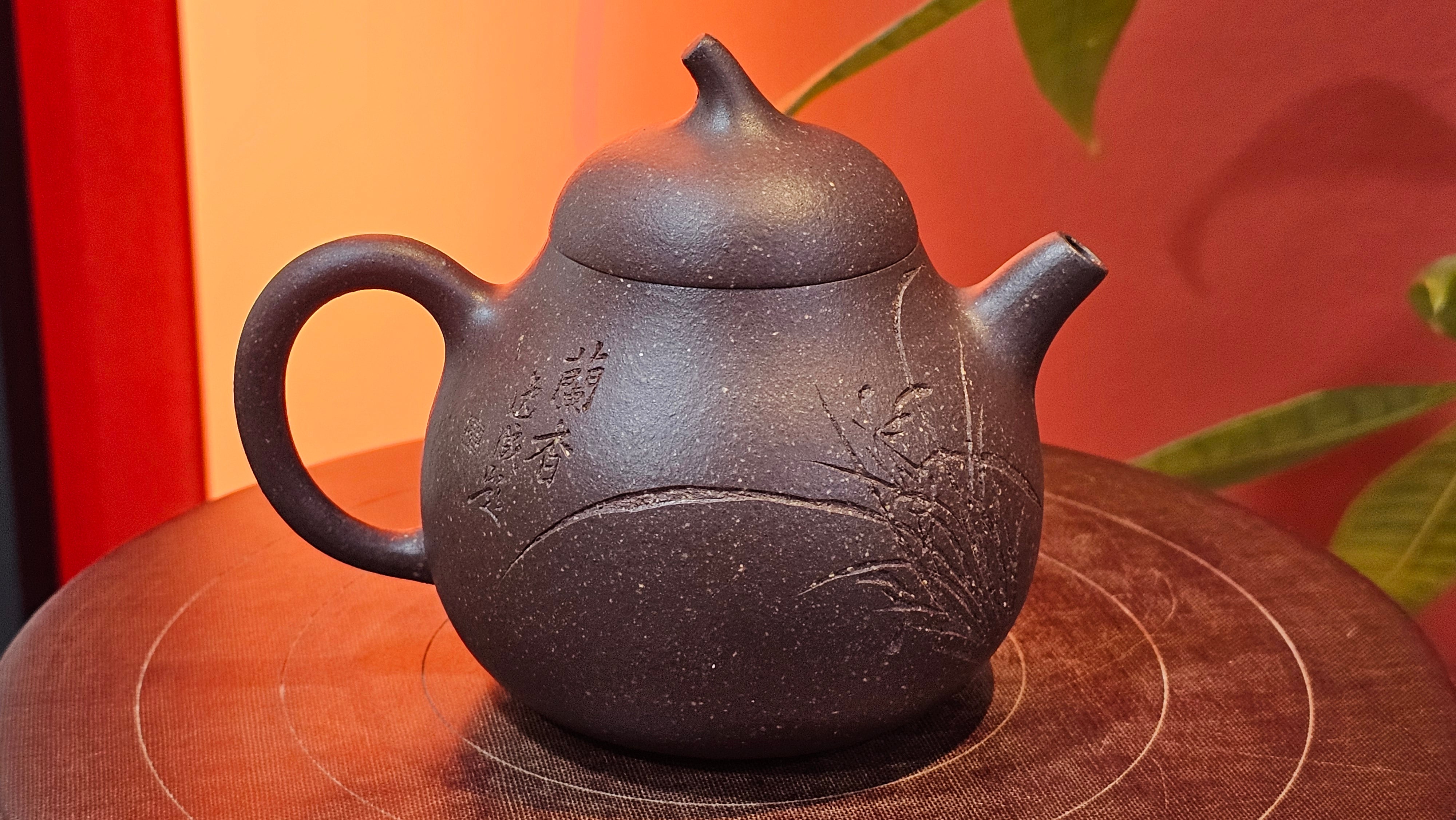 Qie Gua《茄瓜》~ "The Gourd", 153.3ml, Hei Zi Ni 黑紫泥, by our Craftsman Zhang Huan 张欢, Calligraphy and Orchids Engraving by Craftsman Yi Cheng 逸成 Congratulations!to Mr S.S.! 1401hrs 24th Sept 2025! India🇮🇳!