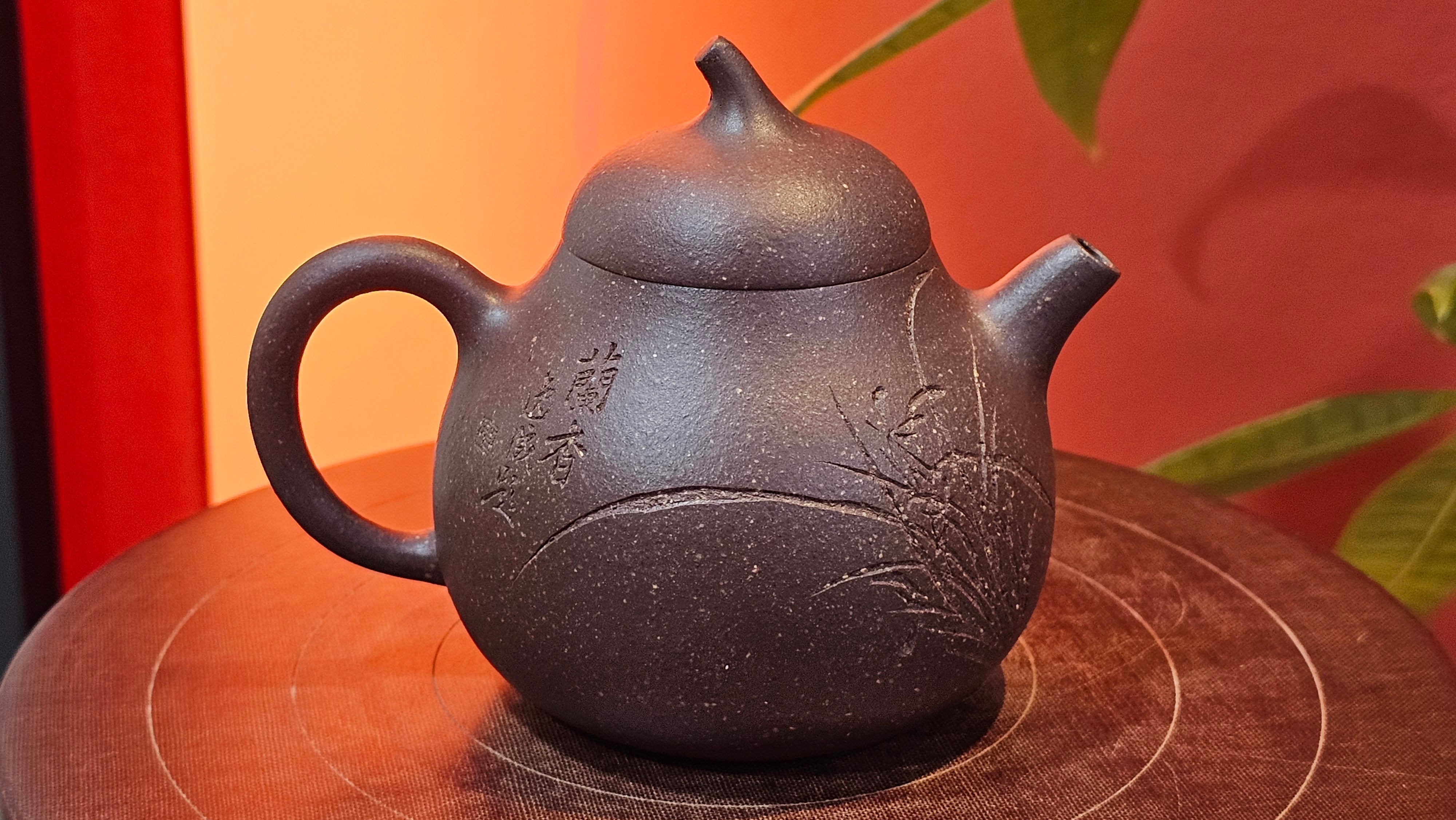 Qie Gua《茄瓜》~ "The Gourd", 153.3ml, Hei Zi Ni 黑紫泥, by our Craftsman Zhang Huan 张欢, Calligraphy and Orchids Engraving by Craftsman Yi Cheng 逸成 Congratulations!to Mr S.S.! 1401hrs 24th Sept 2025! India🇮🇳!