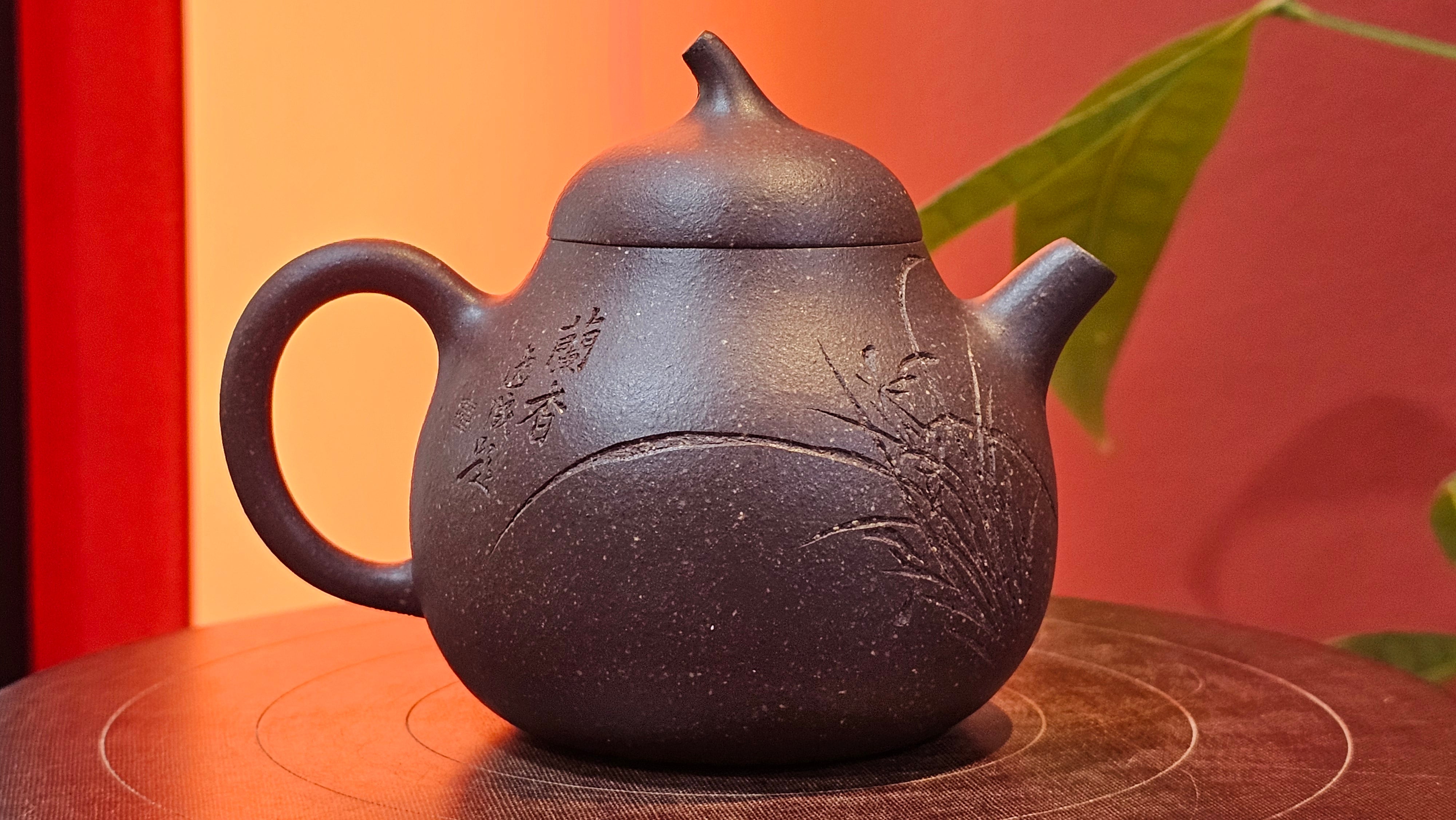 Qie Gua《茄瓜》~ "The Gourd", 153.3ml, Hei Zi Ni 黑紫泥, by our Craftsman Zhang Huan 张欢, Calligraphy and Orchids Engraving by Craftsman Yi Cheng 逸成 Congratulations!to Mr S.S.! 1401hrs 24th Sept 2025! India🇮🇳!