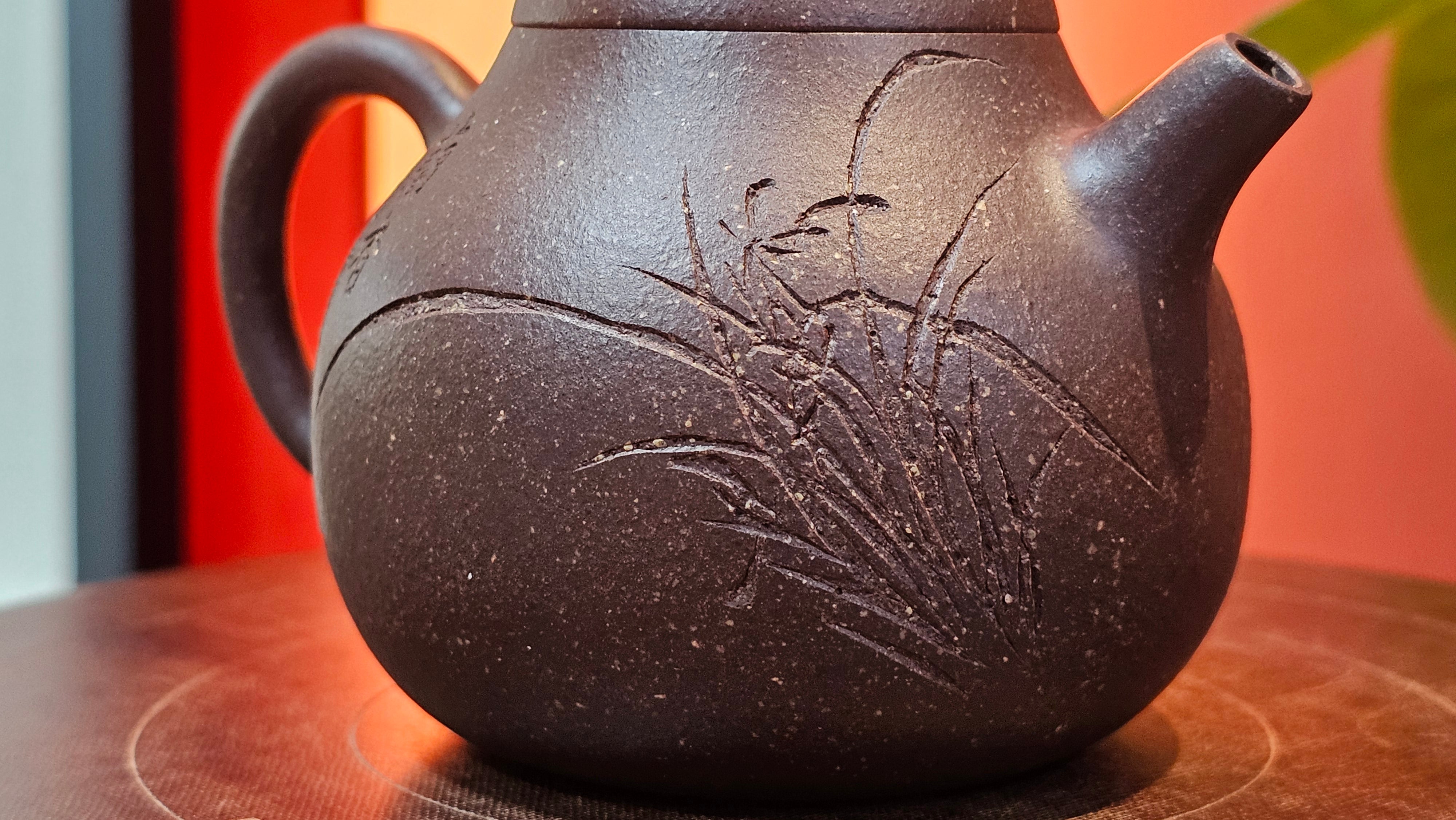 Qie Gua《茄瓜》~ "The Gourd", 153.3ml, Hei Zi Ni 黑紫泥, by our Craftsman Zhang Huan 张欢, Calligraphy and Orchids Engraving by Craftsman Yi Cheng 逸成 Congratulations!to Mr S.S.! 1401hrs 24th Sept 2025! India🇮🇳!