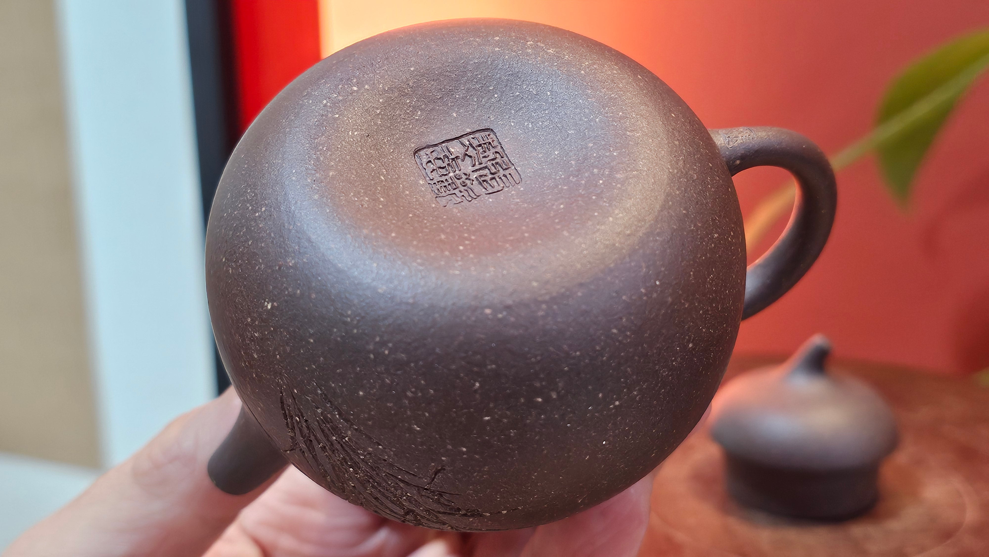 Qie Gua《茄瓜》~ "The Gourd", 153.3ml, Hei Zi Ni 黑紫泥, by our Craftsman Zhang Huan 张欢, Calligraphy and Orchids Engraving by Craftsman Yi Cheng 逸成 Congratulations!to Mr S.S.! 1401hrs 24th Sept 2025! India🇮🇳!