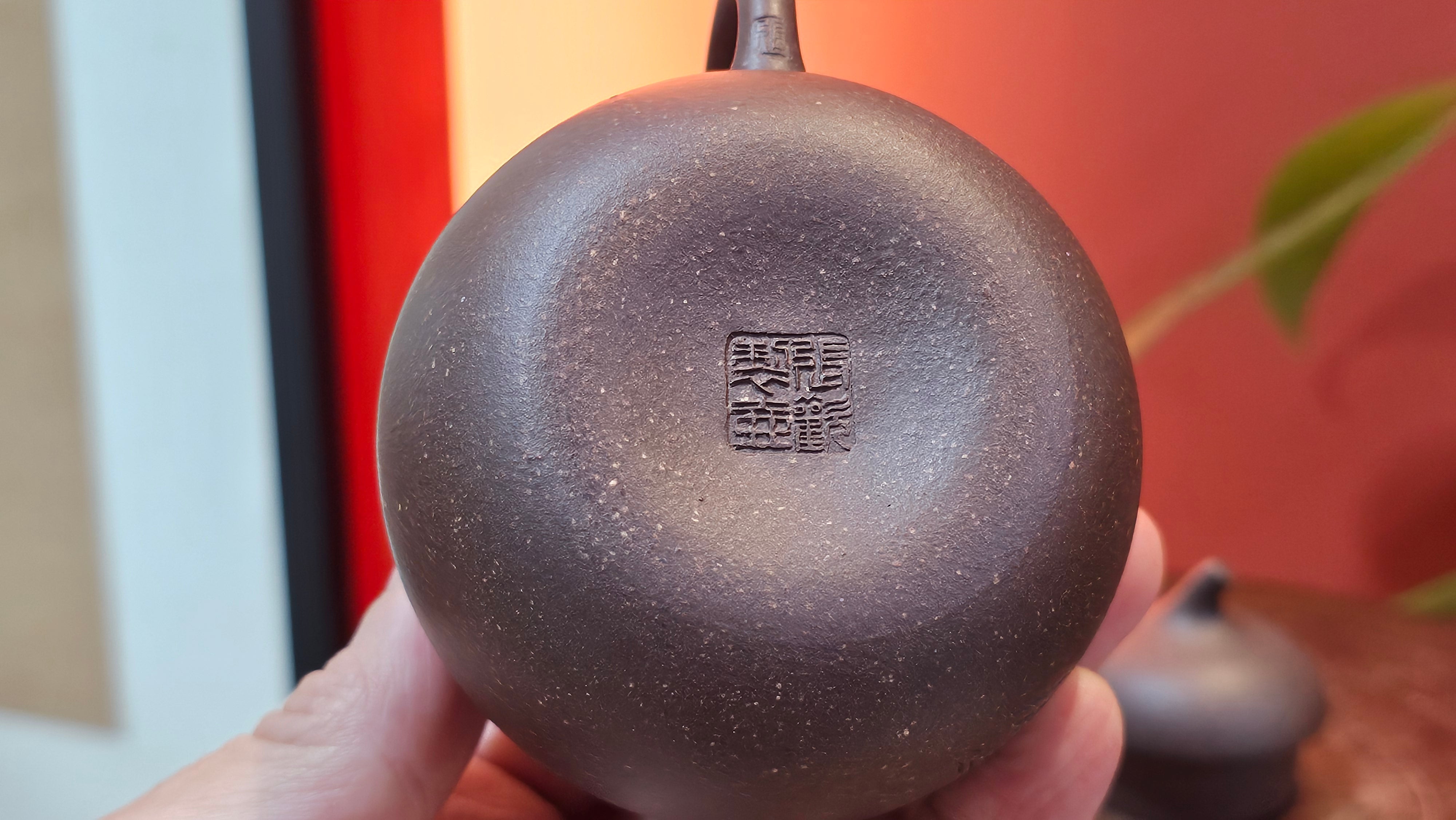 Qie Gua《茄瓜》~ "The Gourd", 153.3ml, Hei Zi Ni 黑紫泥, by our Craftsman Zhang Huan 张欢, Calligraphy and Orchids Engraving by Craftsman Yi Cheng 逸成 Congratulations!to Mr S.S.! 1401hrs 24th Sept 2025! India🇮🇳!