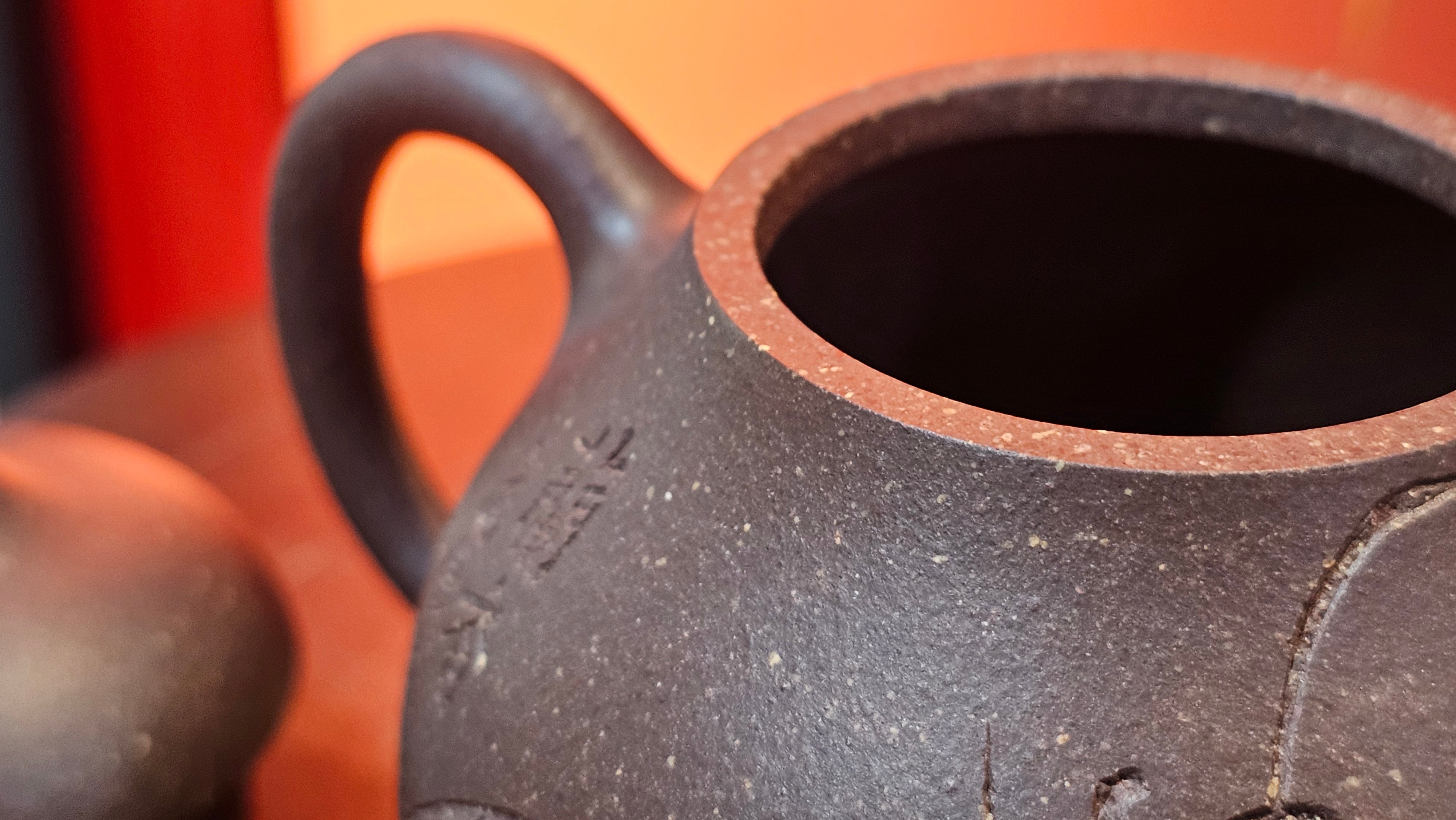 Qie Gua《茄瓜》~ "The Gourd", 153.3ml, Hei Zi Ni 黑紫泥, by our Craftsman Zhang Huan 张欢, Calligraphy and Orchids Engraving by Craftsman Yi Cheng 逸成 Congratulations!to Mr S.S.! 1401hrs 24th Sept 2025! India🇮🇳!