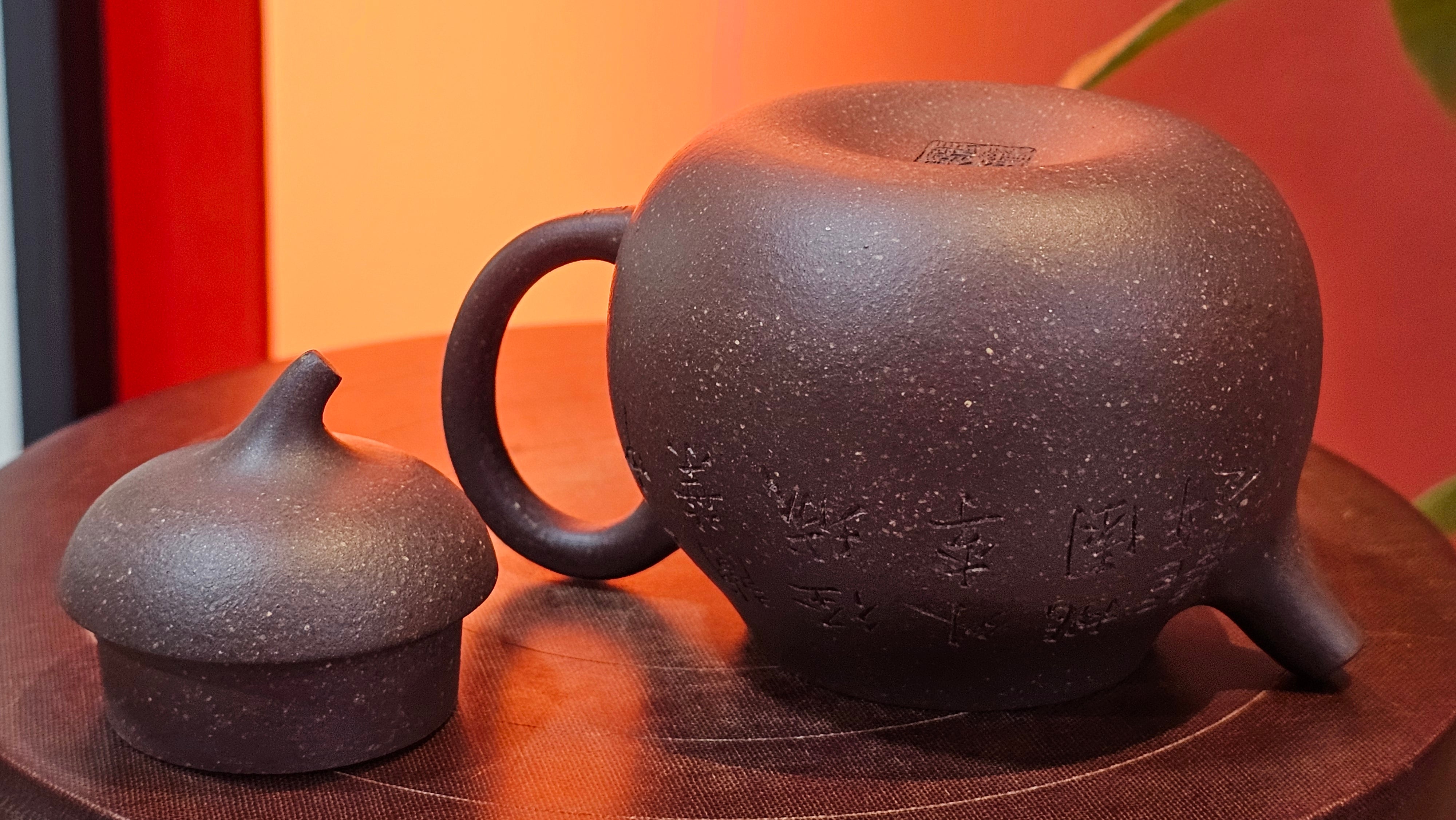 Qie Gua《茄瓜》~ "The Gourd", 153.3ml, Hei Zi Ni 黑紫泥, by our Craftsman Zhang Huan 张欢, Calligraphy and Orchids Engraving by Craftsman Yi Cheng 逸成 Congratulations!to Mr S.S.! 1401hrs 24th Sept 2025! India🇮🇳!