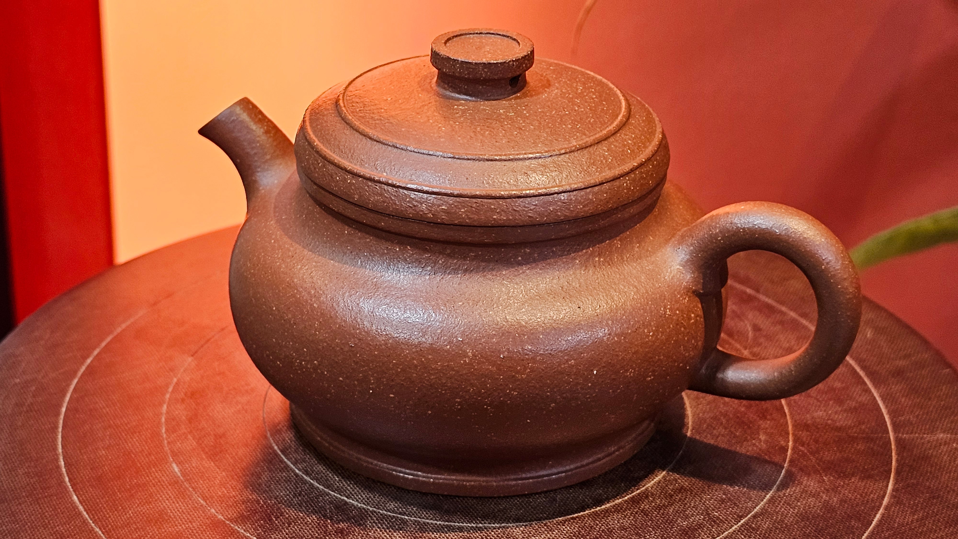 Song Jin Hu《颂金壶》, 153.6ml, Hong Jiang Po Ni 红降坡泥, by Craftsman Chen Gui Zhi 陈桂枝。(Red JiangPoNi rarer than Yellow JiangPoNi, XiaoMeiYao & ZhaoZhuang ZhuNi) ~!Congratulations to Mr A.T., A.C., 1945hrs 4th Oct 2025, München, Germany🇩🇪!