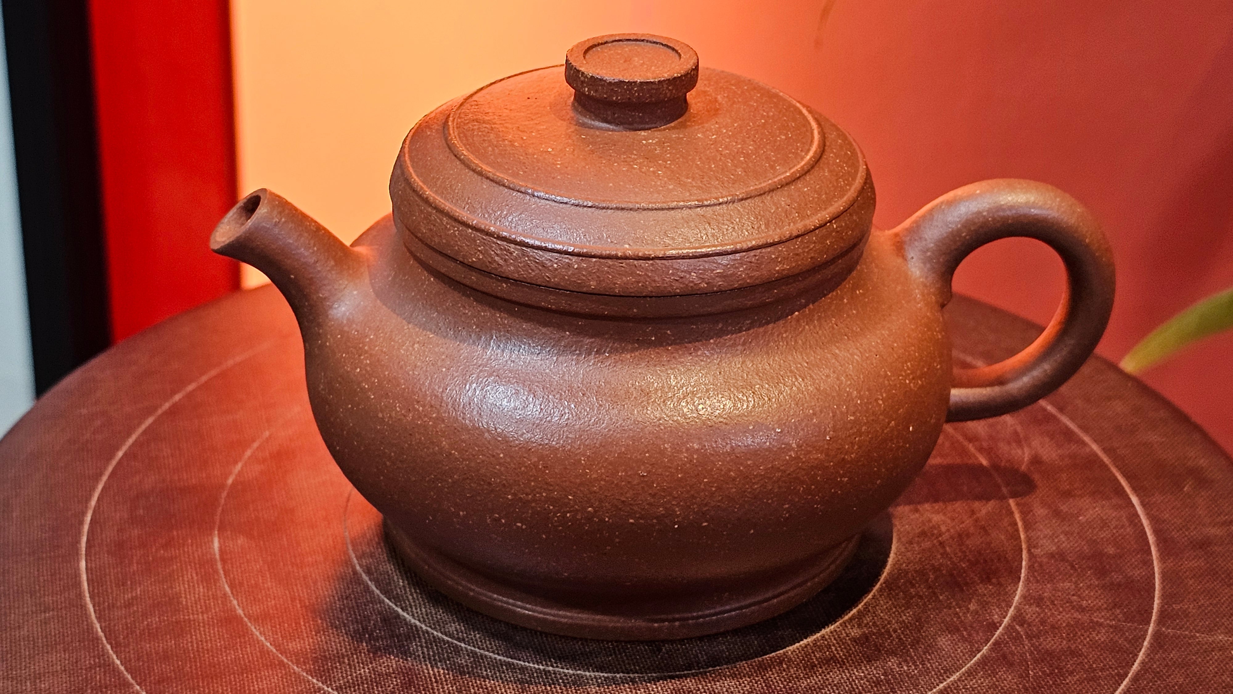 Song Jin Hu《颂金壶》, 153.6ml, Hong Jiang Po Ni 红降坡泥, by Craftsman Chen Gui Zhi 陈桂枝。(Red JiangPoNi rarer than Yellow JiangPoNi, XiaoMeiYao & ZhaoZhuang ZhuNi) ~!Congratulations to Mr A.T., A.C., 1945hrs 4th Oct 2025, München, Germany🇩🇪!