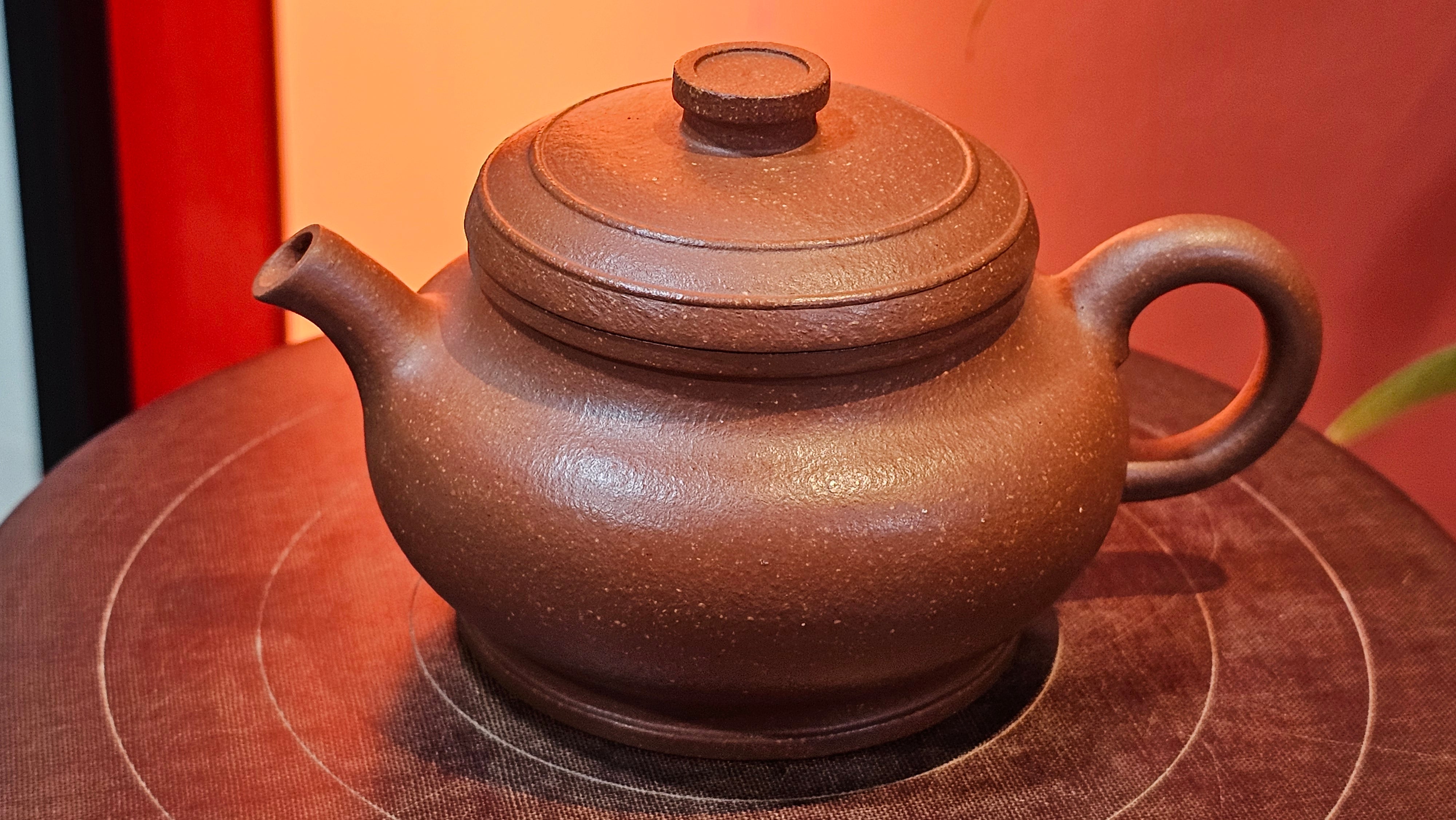 Song Jin Hu《颂金壶》, 153.6ml, Hong Jiang Po Ni 红降坡泥, by Craftsman Chen Gui Zhi 陈桂枝。(Red JiangPoNi rarer than Yellow JiangPoNi, XiaoMeiYao & ZhaoZhuang ZhuNi) ~!Congratulations to Mr A.T., A.C., 1945hrs 4th Oct 2025, München, Germany🇩🇪!