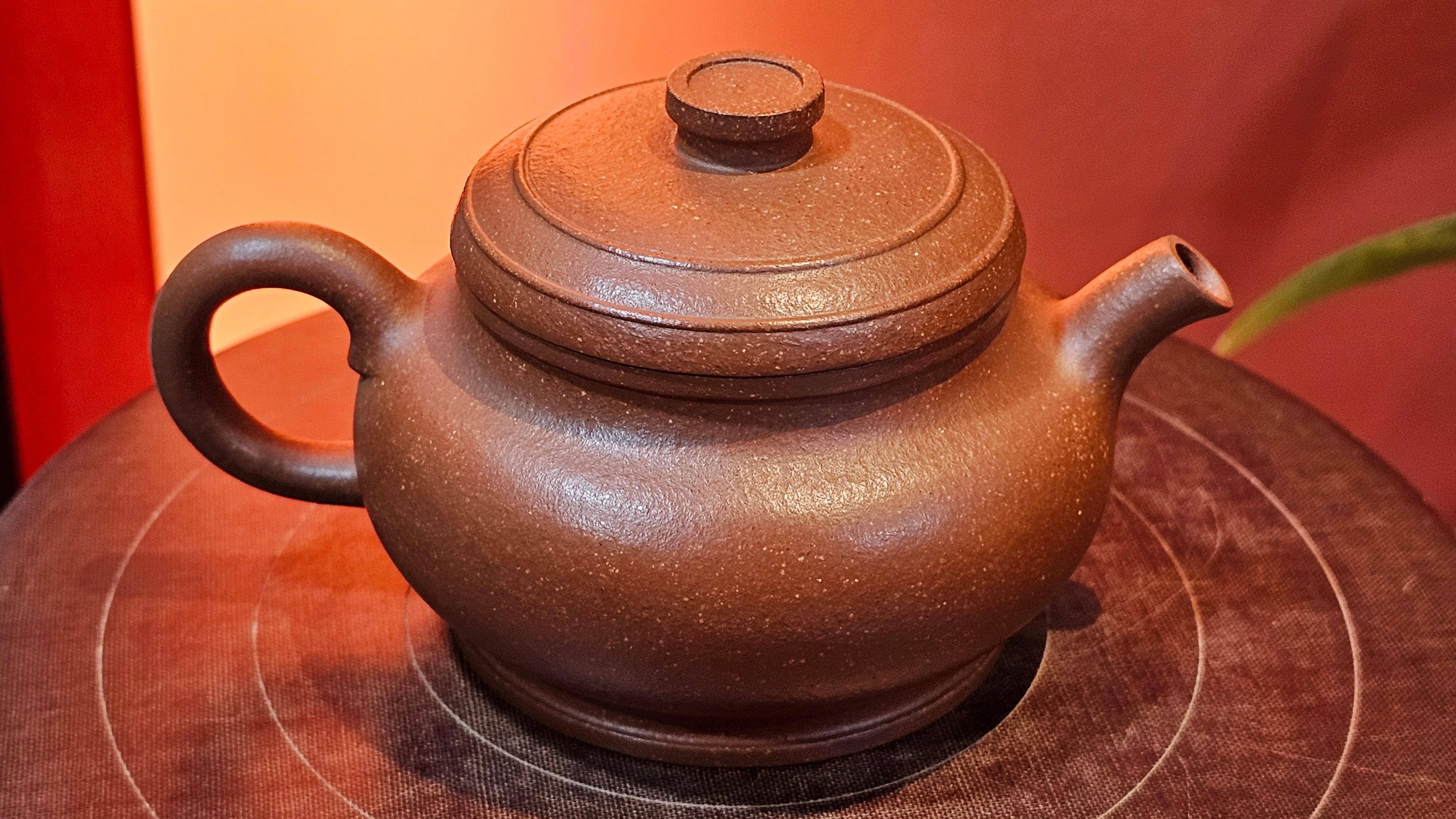 Song Jin Hu《颂金壶》, 153.6ml, Hong Jiang Po Ni 红降坡泥, by Craftsman Chen Gui Zhi 陈桂枝。(Red JiangPoNi rarer than Yellow JiangPoNi, XiaoMeiYao & ZhaoZhuang ZhuNi) ~!Congratulations to Mr A.T., A.C., 1945hrs 4th Oct 2025, München, Germany🇩🇪!