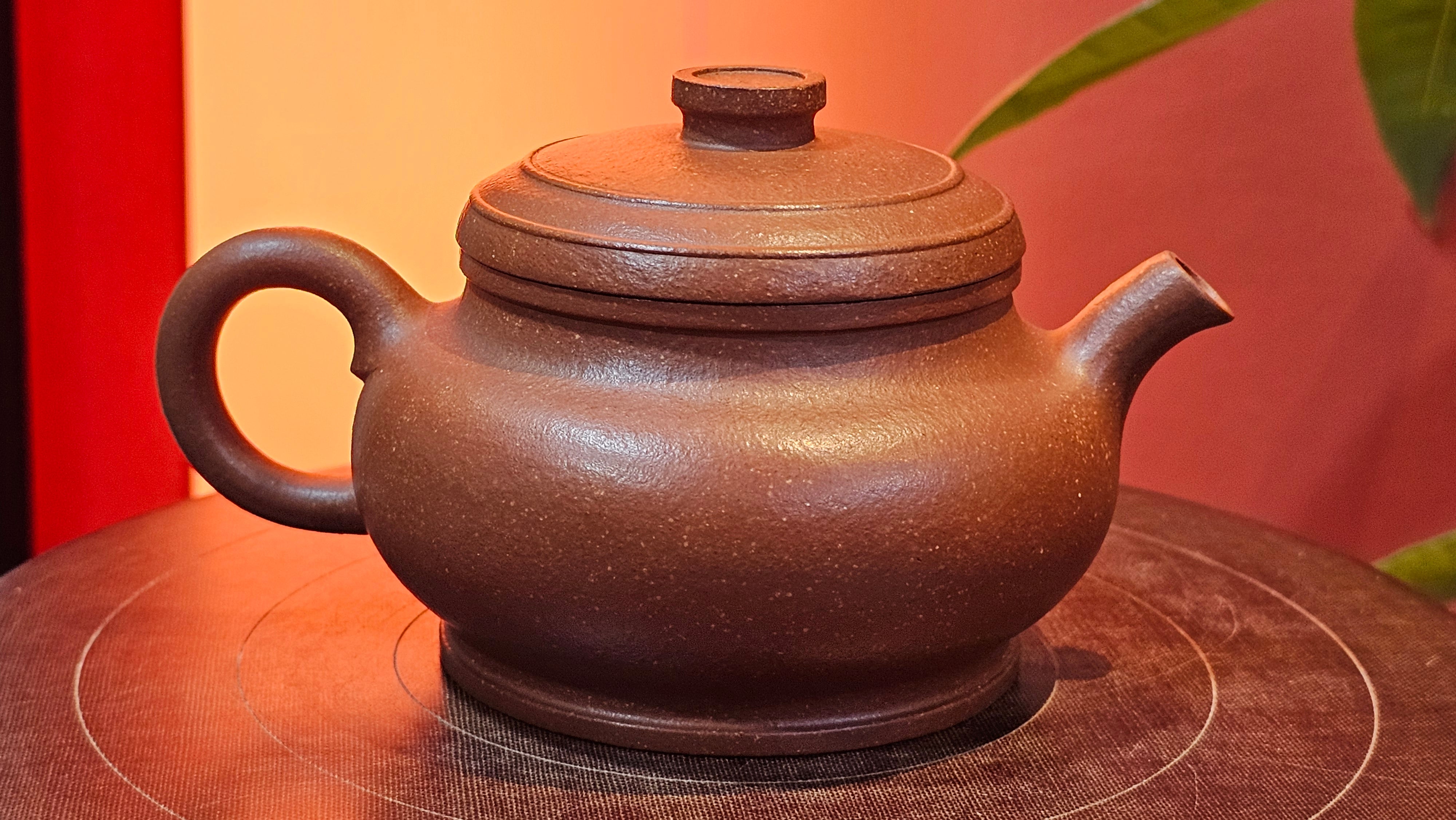 Song Jin Hu《颂金壶》, 153.6ml, Hong Jiang Po Ni 红降坡泥, by Craftsman Chen Gui Zhi 陈桂枝。(Red JiangPoNi rarer than Yellow JiangPoNi, XiaoMeiYao & ZhaoZhuang ZhuNi) ~!Congratulations to Mr A.T., A.C., 1945hrs 4th Oct 2025, München, Germany🇩🇪!