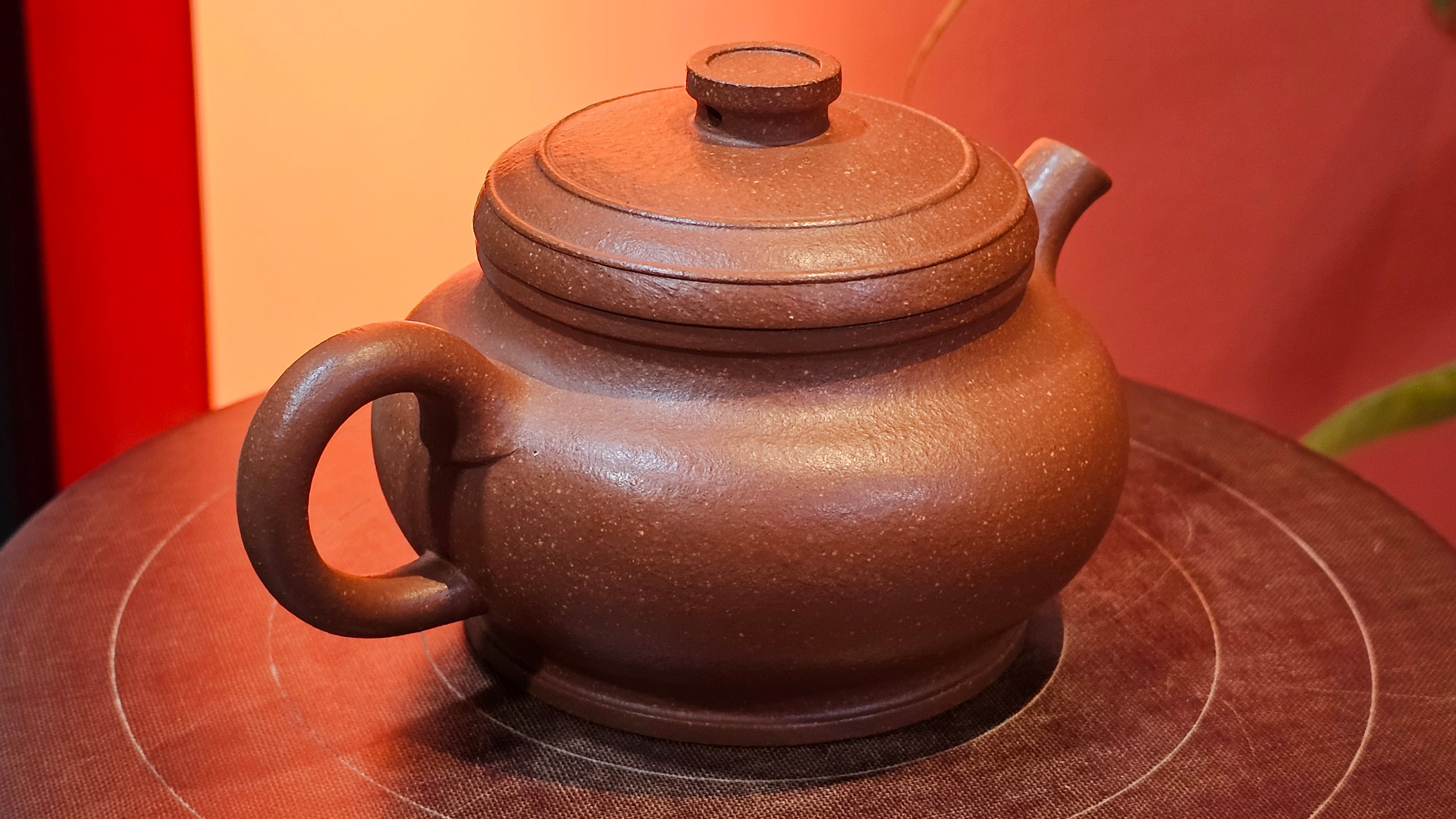 Song Jin Hu《颂金壶》, 153.6ml, Hong Jiang Po Ni 红降坡泥, by Craftsman Chen Gui Zhi 陈桂枝。(Red JiangPoNi rarer than Yellow JiangPoNi, XiaoMeiYao & ZhaoZhuang ZhuNi) ~!Congratulations to Mr A.T., A.C., 1945hrs 4th Oct 2025, München, Germany🇩🇪!