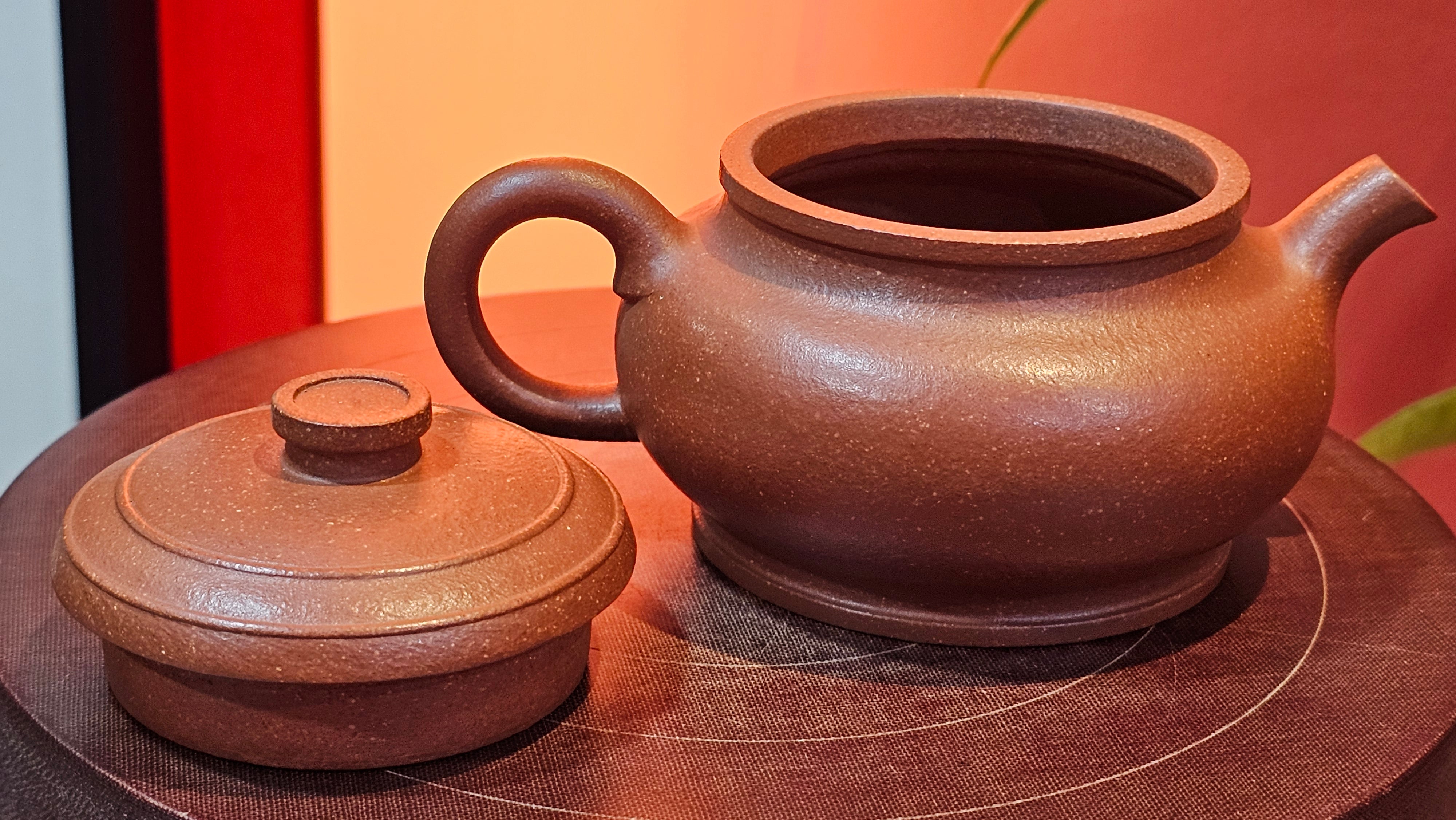 Song Jin Hu《颂金壶》, 153.6ml, Hong Jiang Po Ni 红降坡泥, by Craftsman Chen Gui Zhi 陈桂枝。(Red JiangPoNi rarer than Yellow JiangPoNi, XiaoMeiYao & ZhaoZhuang ZhuNi) ~!Congratulations to Mr A.T., A.C., 1945hrs 4th Oct 2025, München, Germany🇩🇪!