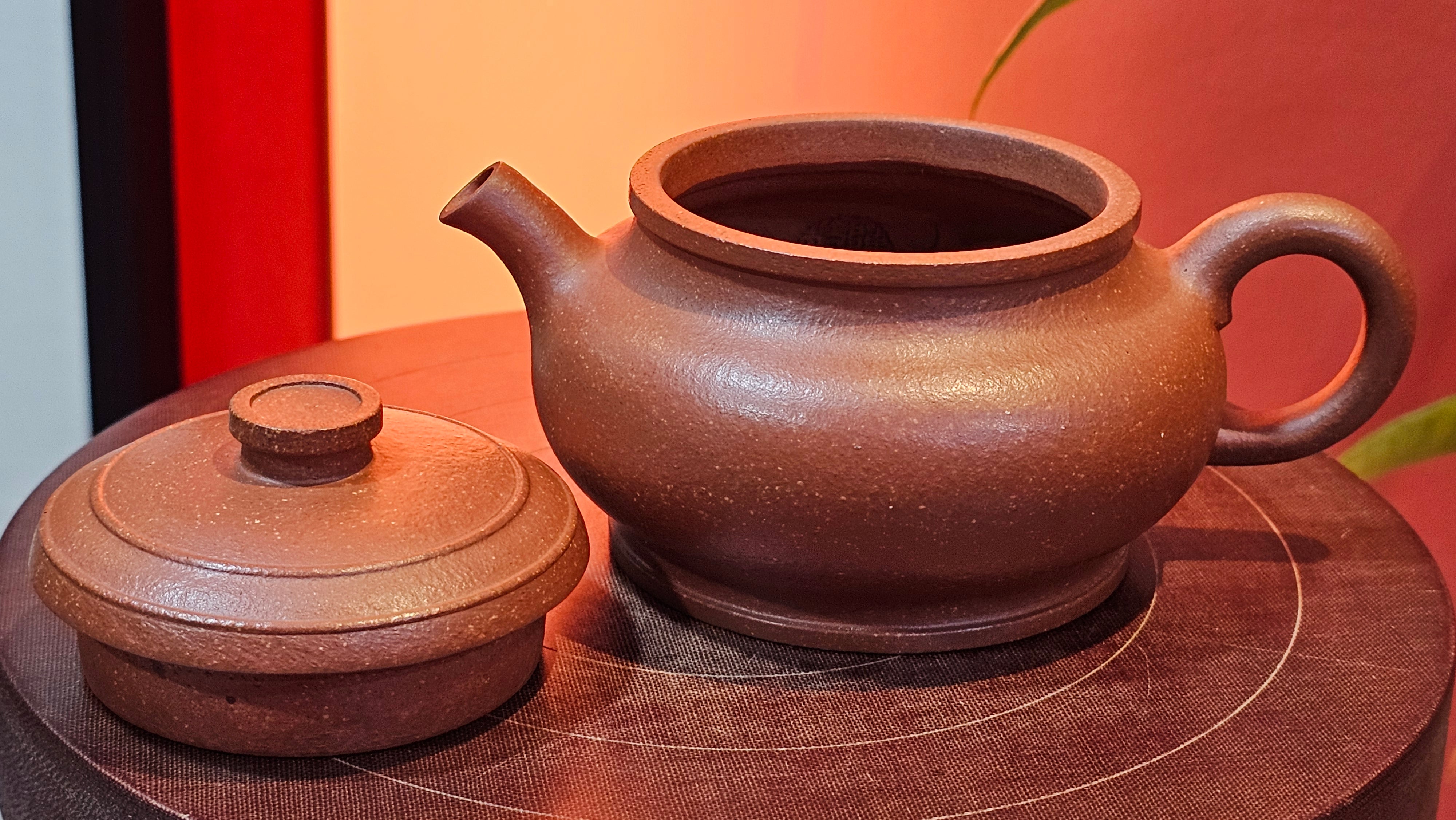 Song Jin Hu《颂金壶》, 153.6ml, Hong Jiang Po Ni 红降坡泥, by Craftsman Chen Gui Zhi 陈桂枝。(Red JiangPoNi rarer than Yellow JiangPoNi, XiaoMeiYao & ZhaoZhuang ZhuNi) ~!Congratulations to Mr A.T., A.C., 1945hrs 4th Oct 2025, München, Germany🇩🇪!