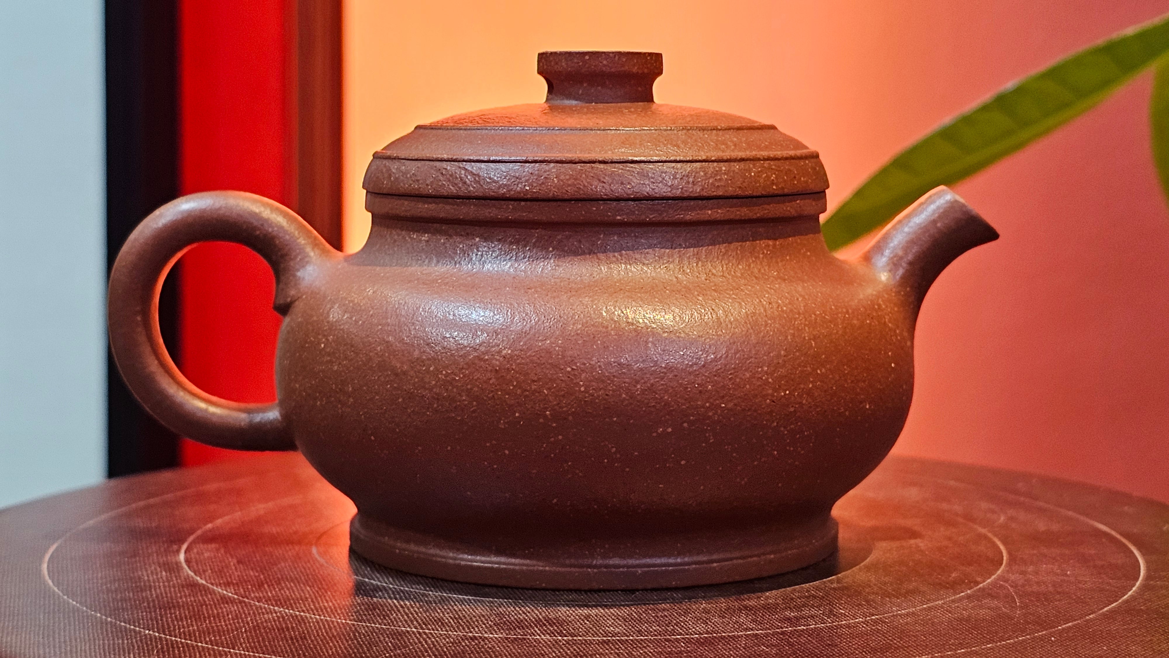 Song Jin Hu《颂金壶》, 153.6ml, Hong Jiang Po Ni 红降坡泥, by Craftsman Chen Gui Zhi 陈桂枝。(Red JiangPoNi rarer than Yellow JiangPoNi, XiaoMeiYao & ZhaoZhuang ZhuNi) ~!Congratulations to Mr A.T., A.C., 1945hrs 4th Oct 2025, München, Germany🇩🇪!