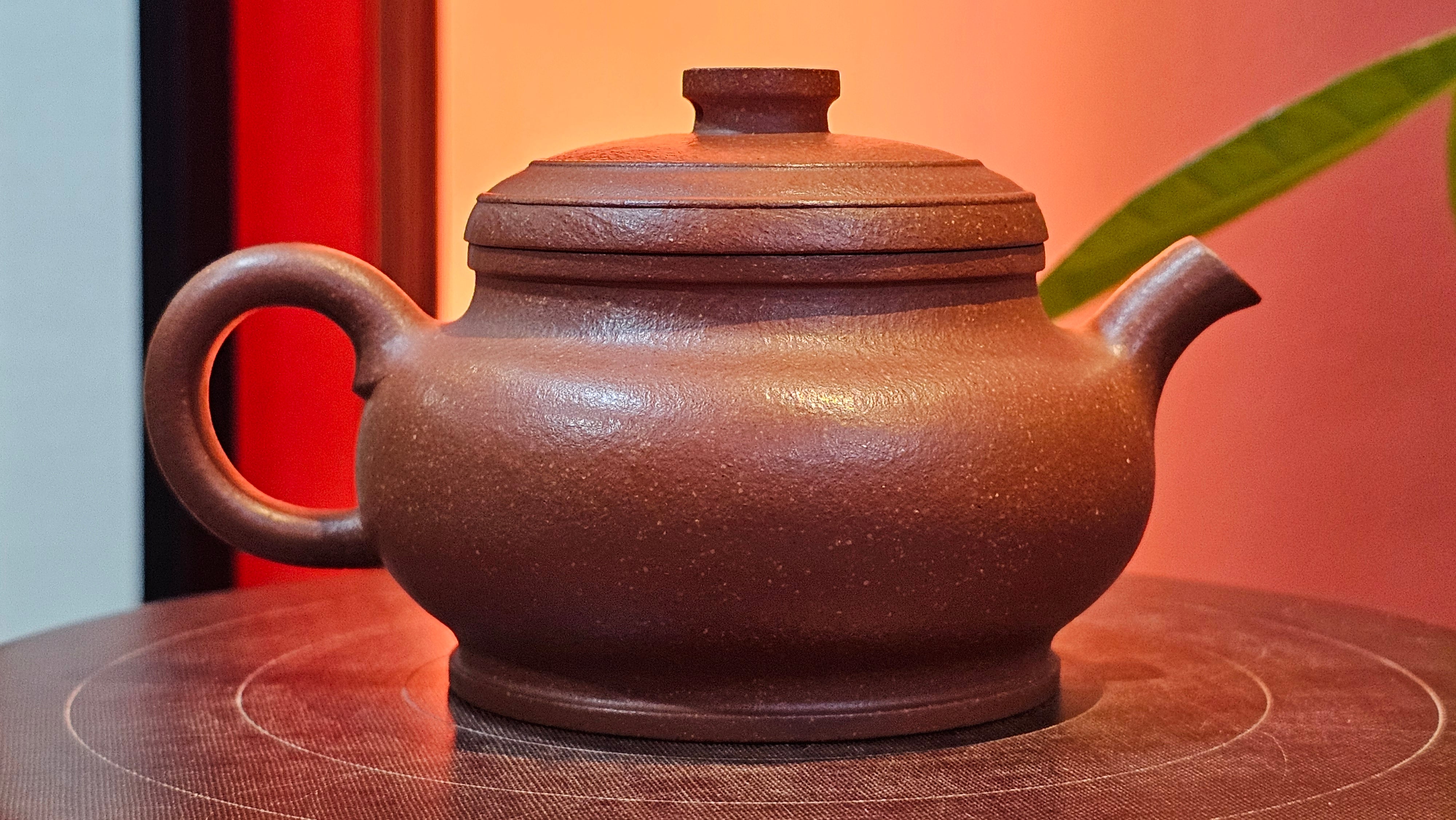 Song Jin Hu《颂金壶》, 153.6ml, Hong Jiang Po Ni 红降坡泥, by Craftsman Chen Gui Zhi 陈桂枝。(Red JiangPoNi rarer than Yellow JiangPoNi, XiaoMeiYao & ZhaoZhuang ZhuNi) ~!Congratulations to Mr A.T., A.C., 1945hrs 4th Oct 2025, München, Germany🇩🇪!