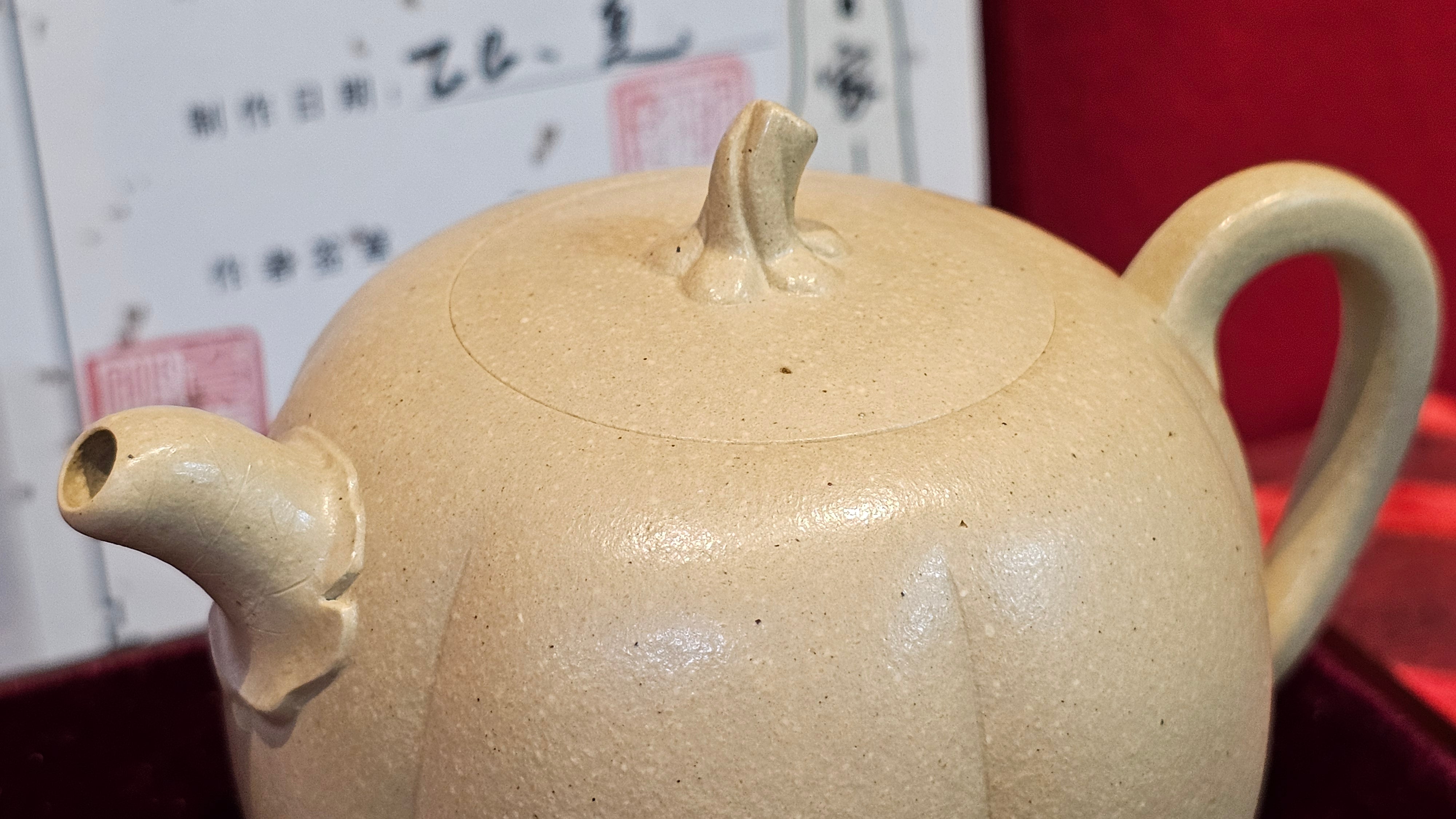 Commissioned work for Ms S.Muller: ZiSha work《甜瓜》"Tian Gua" 210ml, made with Cao Family's 100% BenShan LüNi 本山绿泥, crafted by L4 Assoc Master Artist Zhang Ke 助理工艺美术师, 张轲 ~ COMPLETED and CONGRATULATIONS to Ms S.Muller, Velden! The Netherlands🇳🇱.